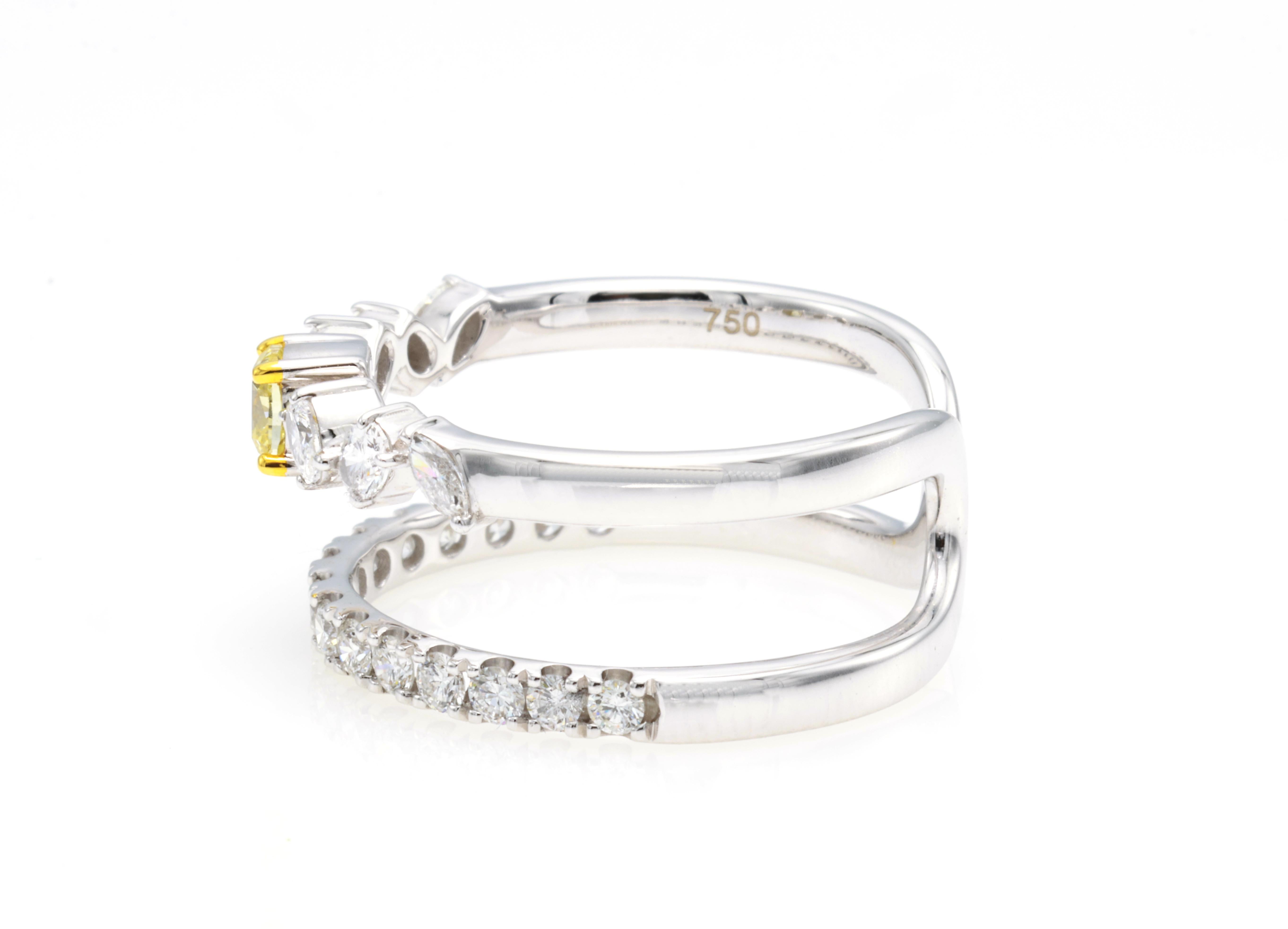 0,17 quilates Anillo de Diamante Amarillo Claro Natural Fancy Corte cojín en venta