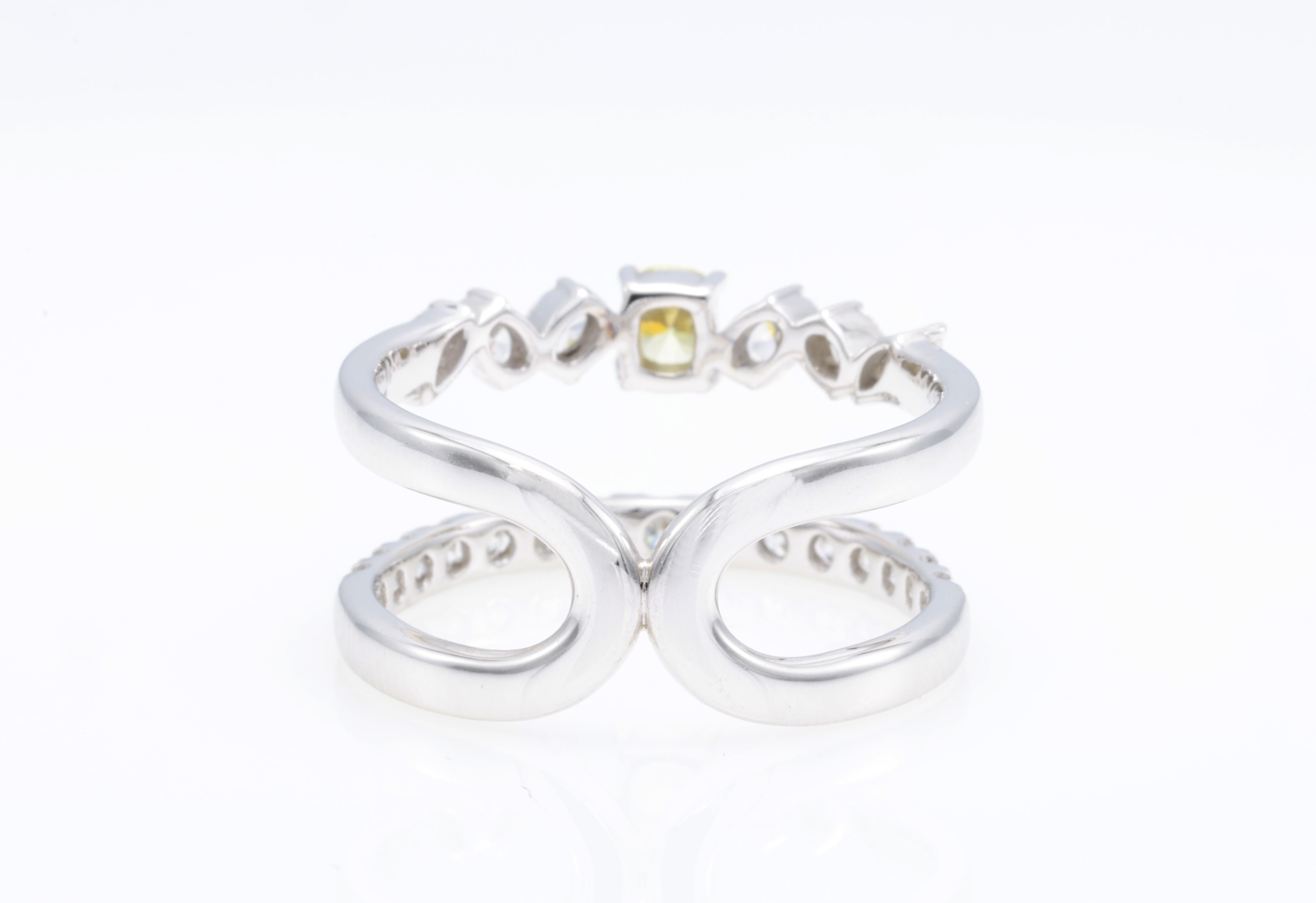0,17 quilates Anillo de Diamante Amarillo Claro Natural Fancy en Nuevo estado para la venta en บางรัก, TH