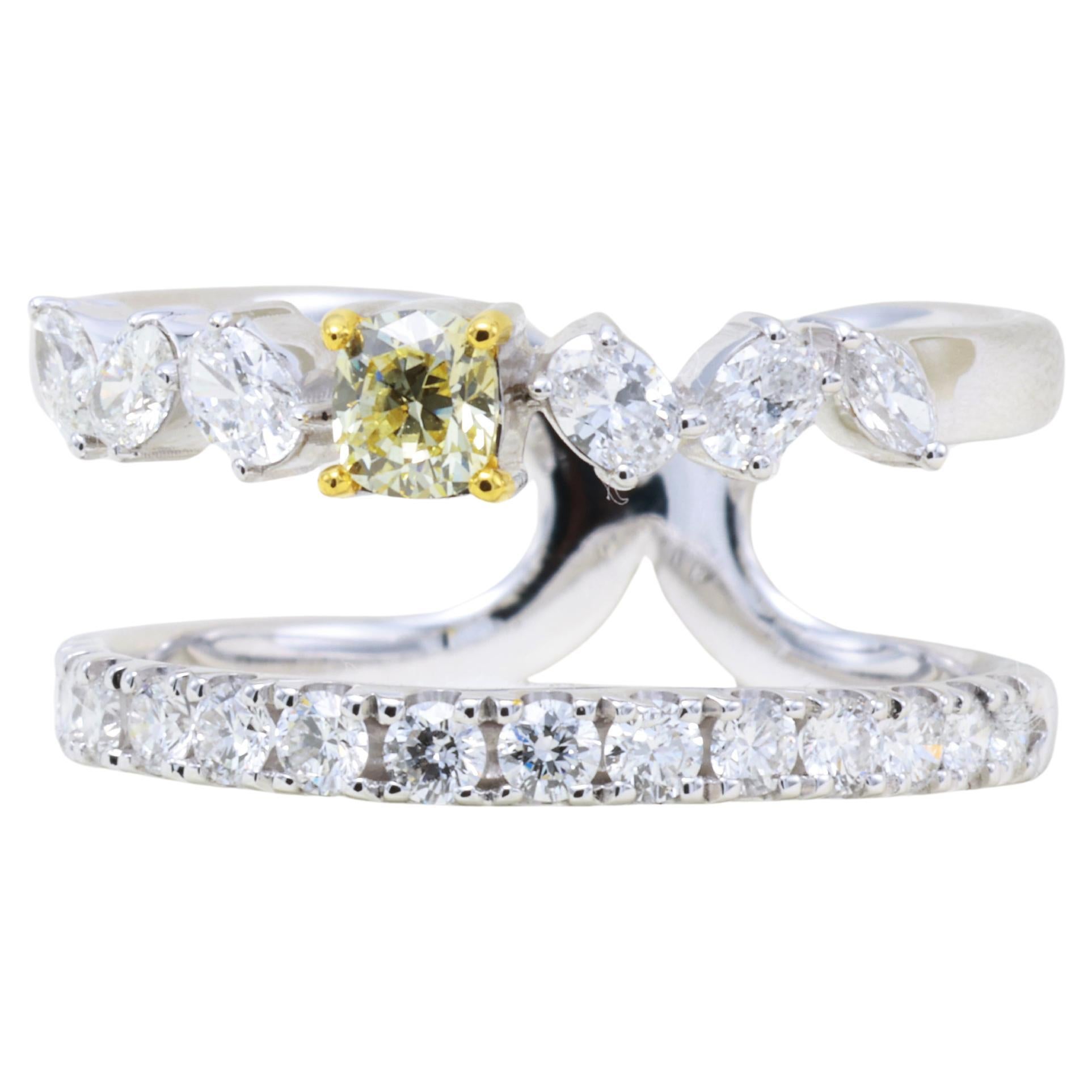 Anello con diamante giallo chiaro da 0,17 carati Nature Fancy