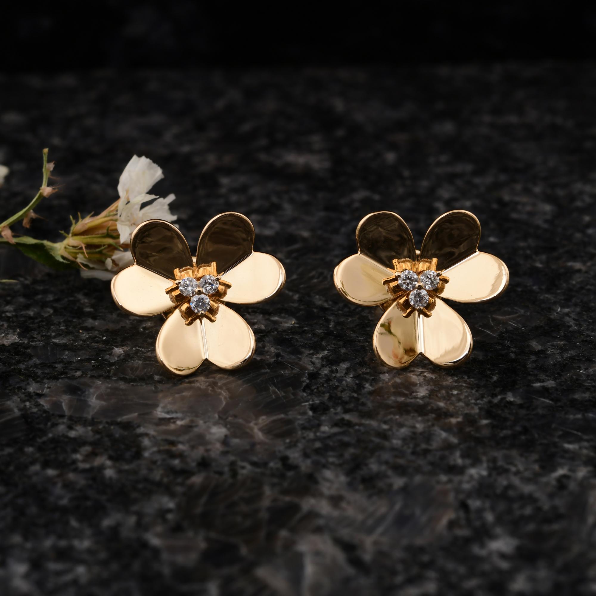 Round Cut 0.17 Carat SI Clarity HI Color Diamond Fine Flower Earrings 14 Karat Yellow Gold For Sale