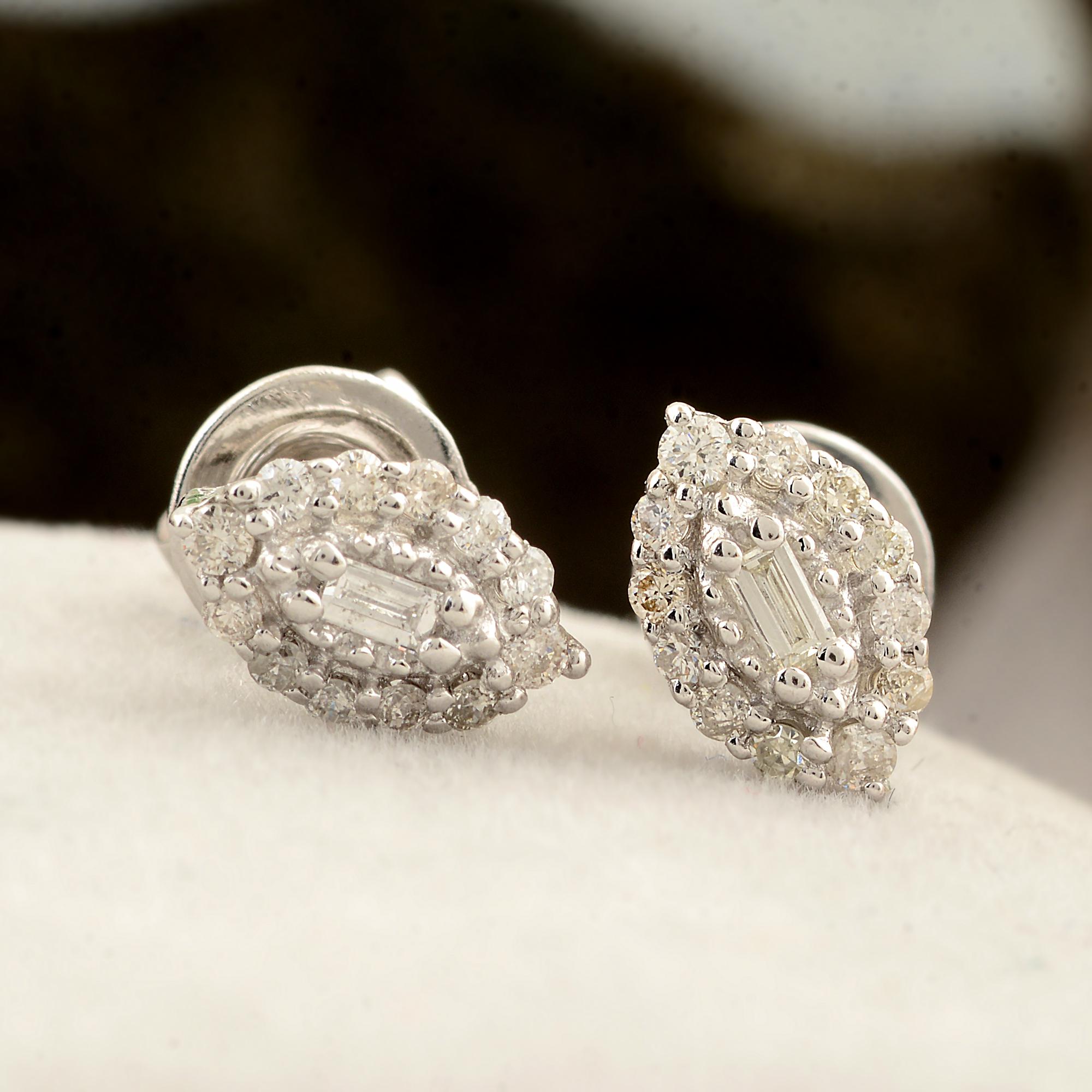 Moderno Orecchini con diamante Baguette da 0,17 carati SI/HI in oro bianco 10 carati Gioielli 10 in vendita