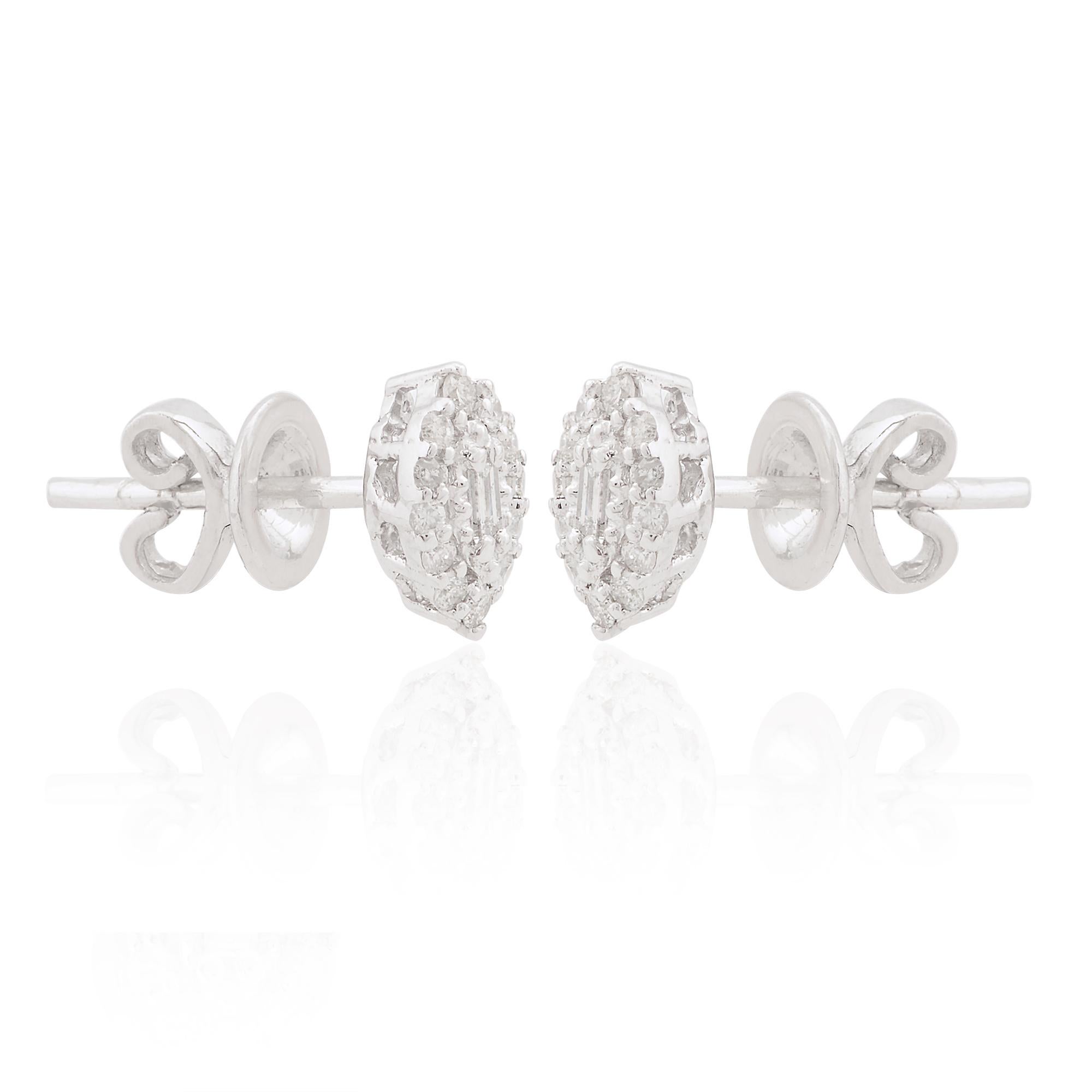 Orecchini con diamante Baguette da 0,17 carati SI/HI in oro bianco 10 carati Gioielli 10 In condizioni Nuovo in vendita a Diera, Dubai