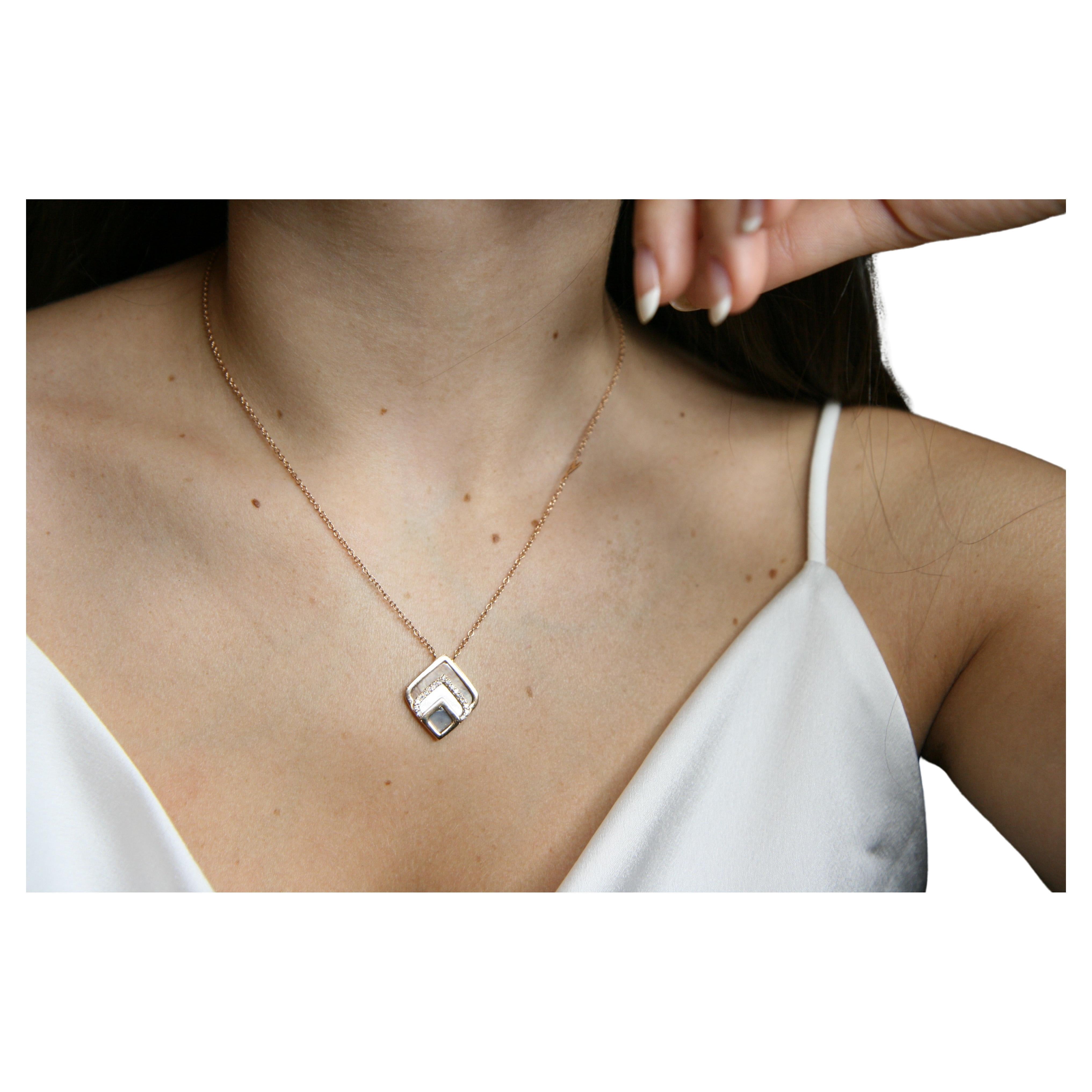 Pendentif en or rose 18 carats avec diamants en forme de V 0,17 carat sur nacre