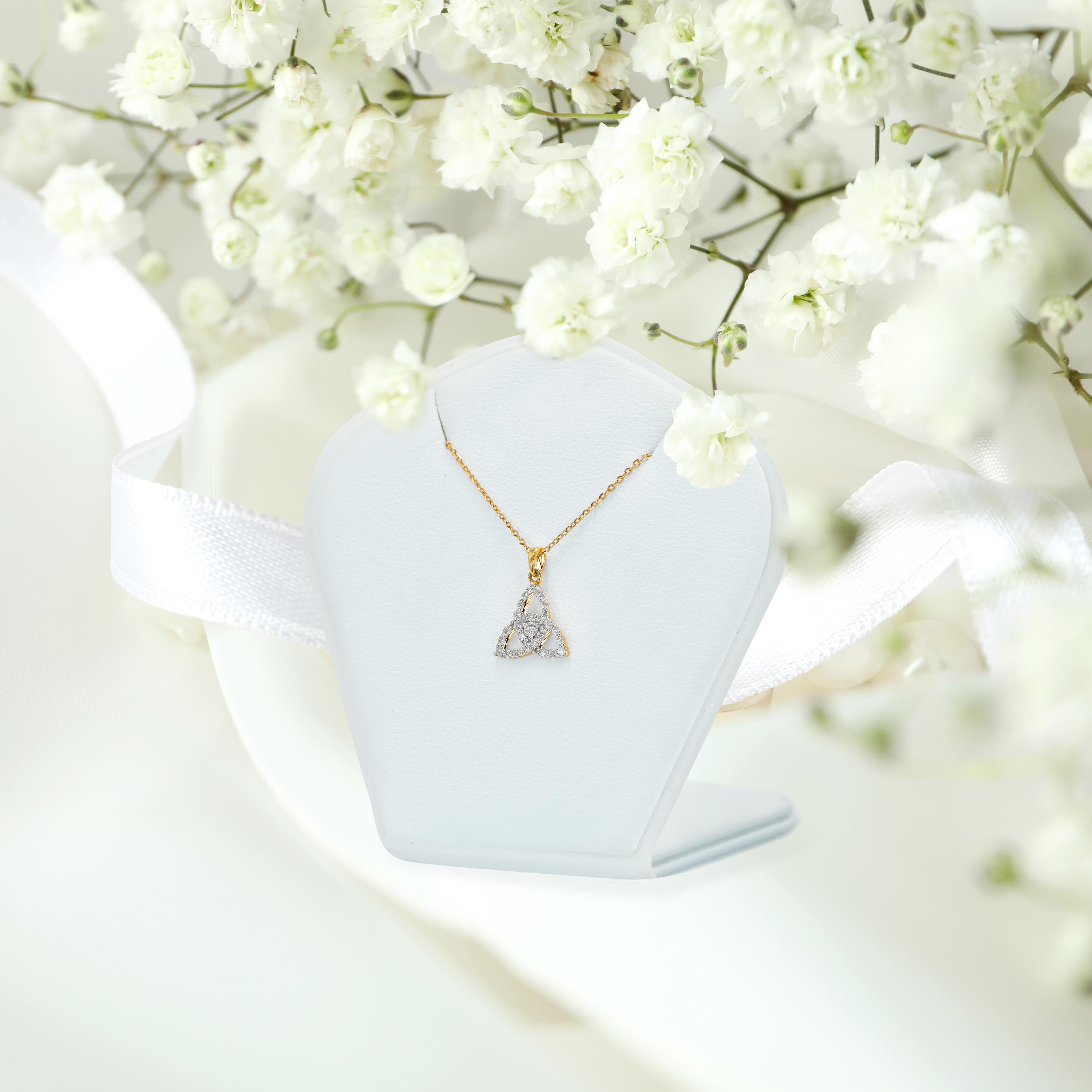 da uomo o donna Collana con nodo celtico a trinità con diamante da 0,18 carati in oro 18 carati in vendita