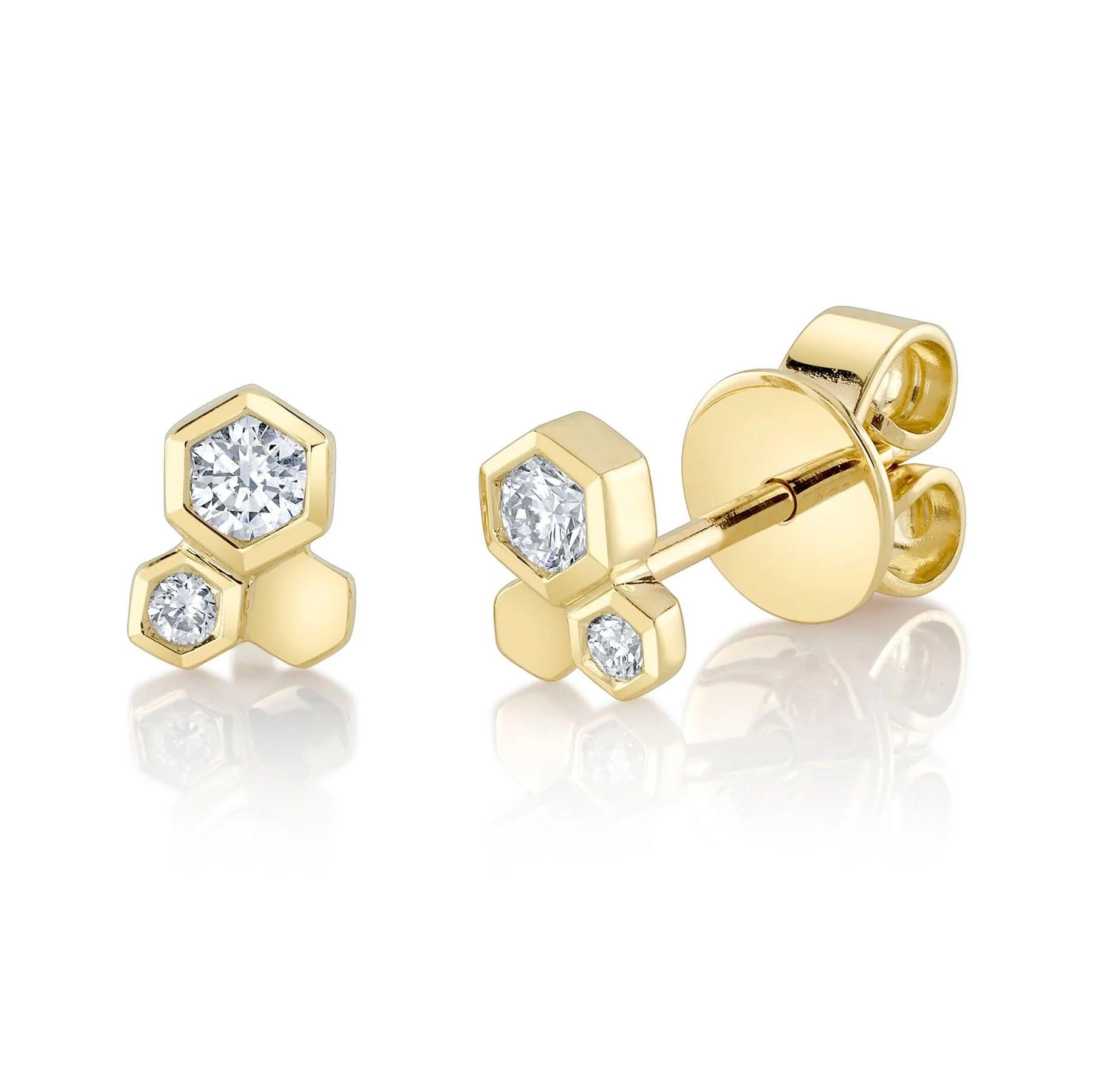 0.17ct Round Brilliant Cut Diamond Honeycomb Stud Earrings For Sale