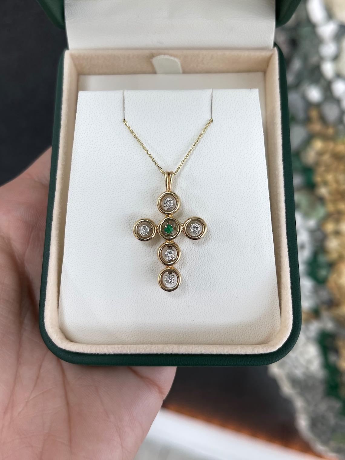 0.17tcw 14K Petite Round Cut Emerald & Brilliant Round Diamond Accent Cross In New Condition For Sale In Jupiter, FL