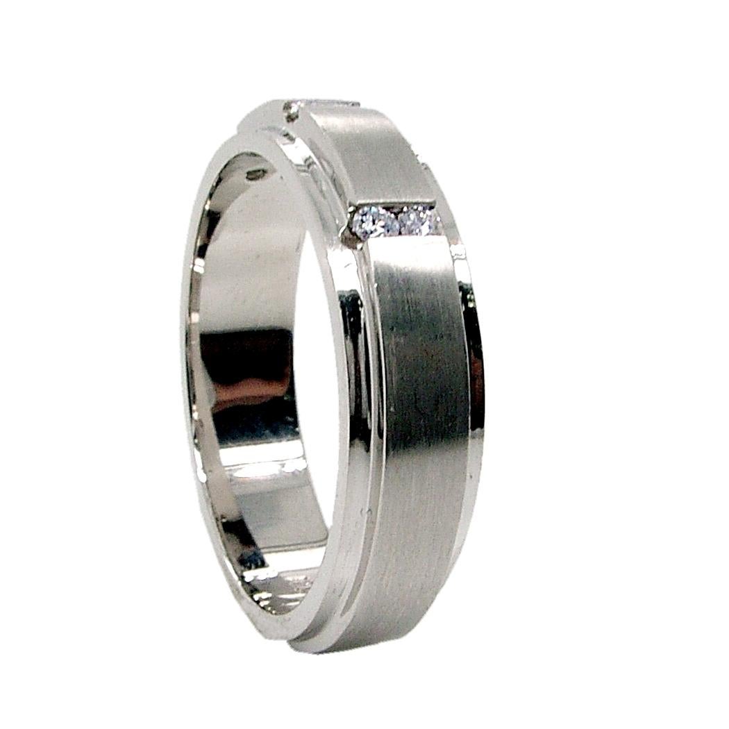 Round Cut 0.18 Carat Channel Set Diamond 18 Karat Gents Ring For Sale