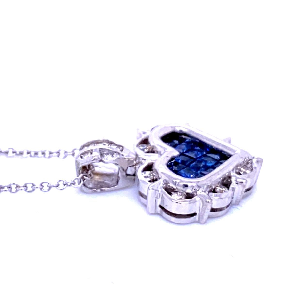 Contemporain Collier pendentif cœurs en or 18 carats avec diamants de 0,18 carat et saphirs bleus de 0,80 carat en vente