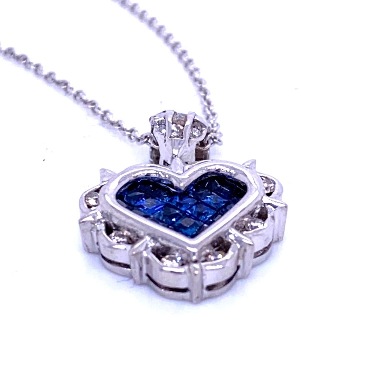 Contemporary 0.18 Carat Diamond/0.80 Carat Blue Sapphire 18K Gold Hearts Pendant Necklace For Sale