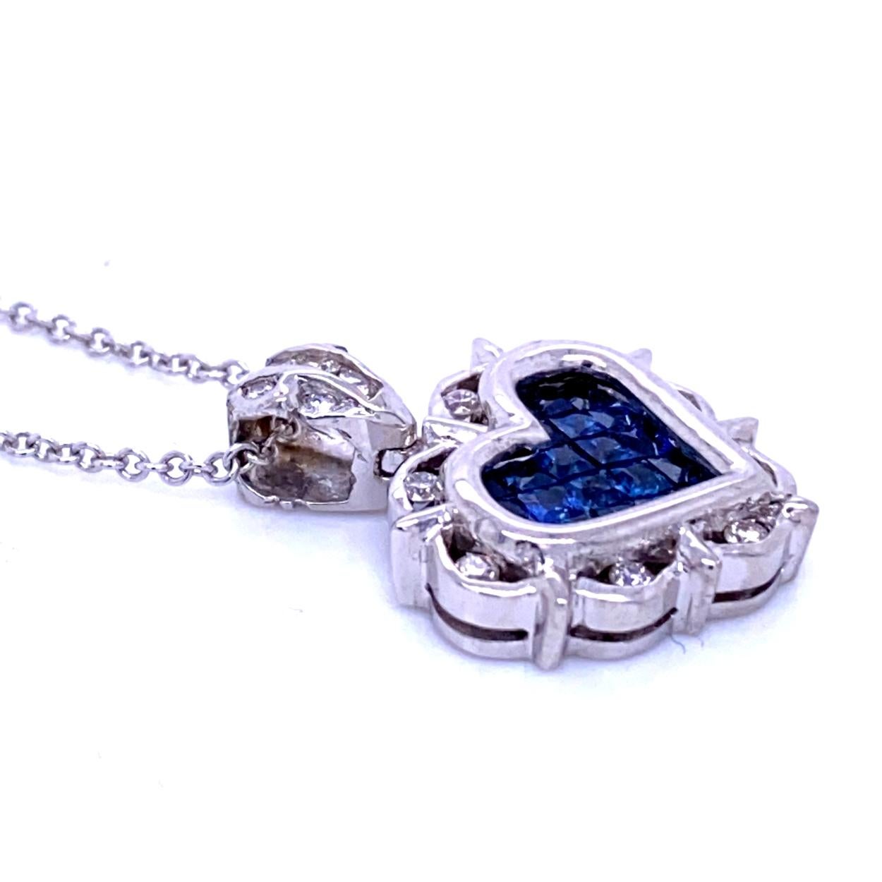 Round Cut 0.18 Carat Diamond/0.80 Carat Blue Sapphire 18K Gold Hearts Pendant Necklace For Sale
