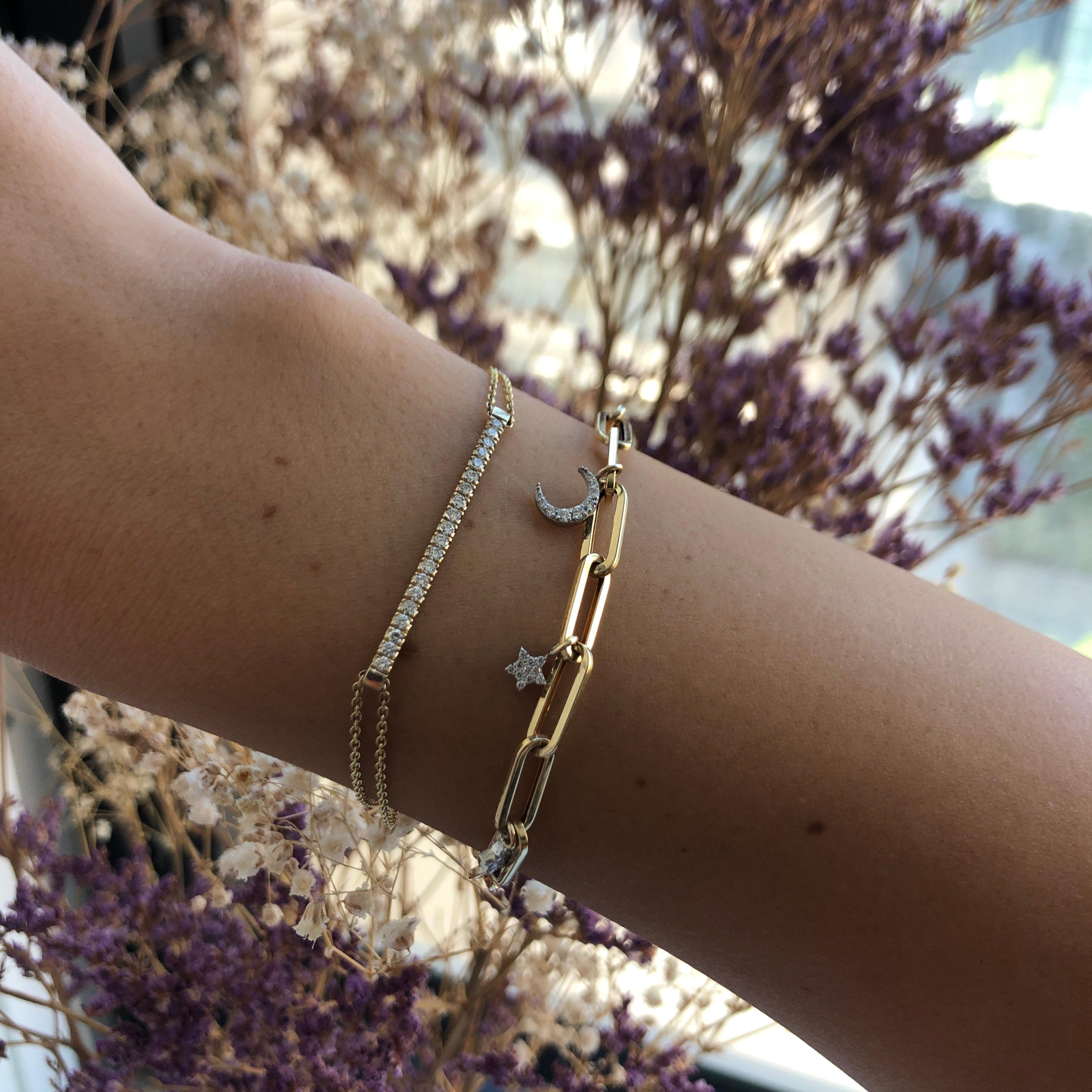 0.14 Carat Diamond Moon and Star Charms Cable Chain Bracelet - Shlomit Rogel - Make a Wish Collection

Shine bright in this stand-out bracelet! Crafted from 14k yellow gold, this lush cable chain is adorned with diamond moon and 2 star charms that