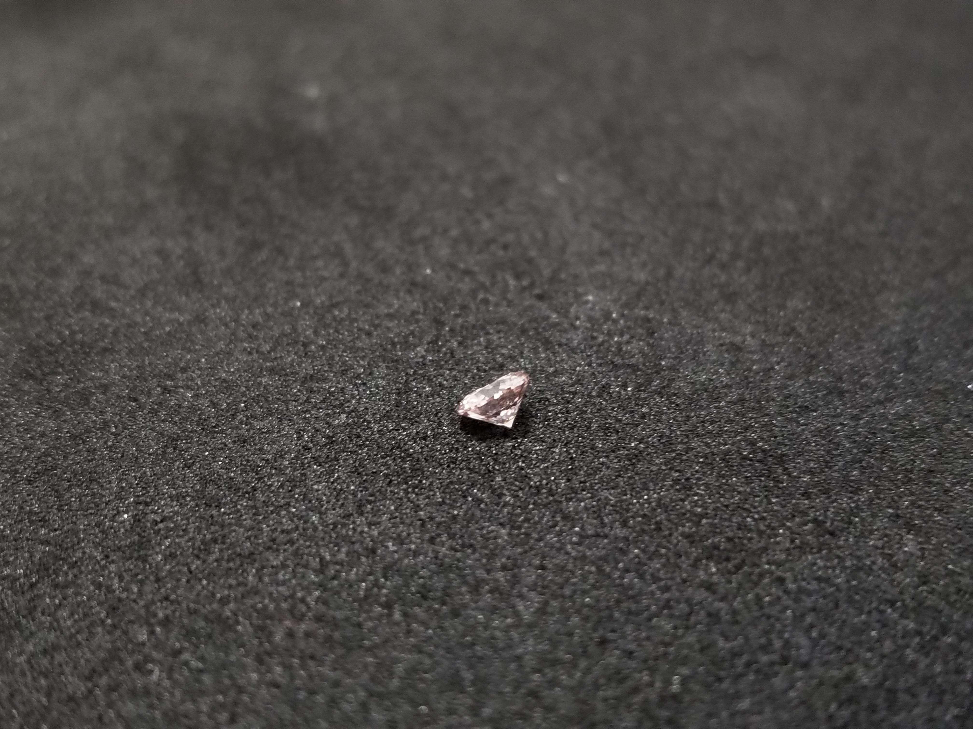 VENDITA FLASH 0,18 carati di diamante naturale a forma rotonda di colore marrone chiaro e fantasia In condizioni Nuovo in vendita a Great Neck Plaza, NY