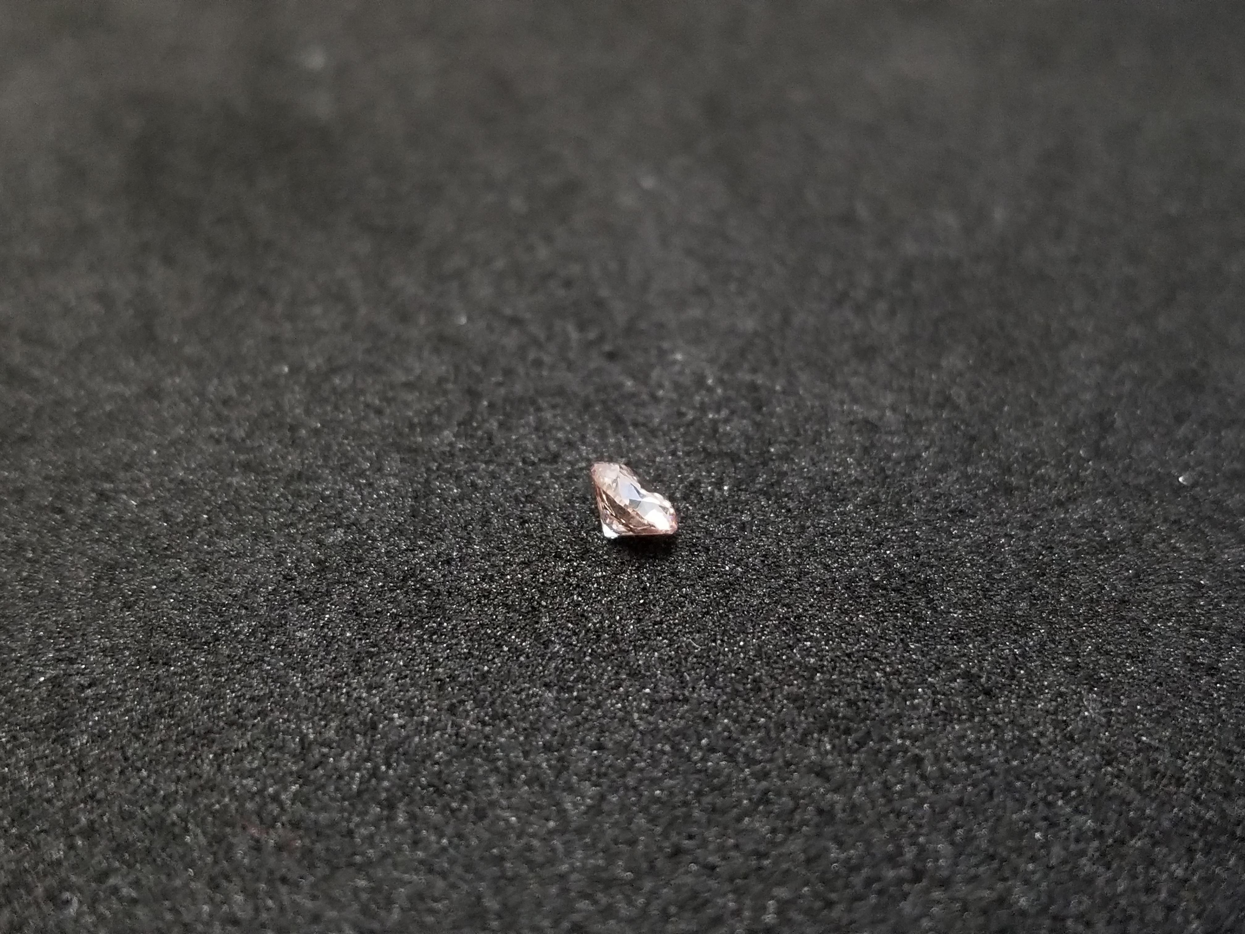 da uomo o donna VENDITA FLASH 0,18 carati di diamante naturale a forma rotonda di colore marrone chiaro e fantasia in vendita