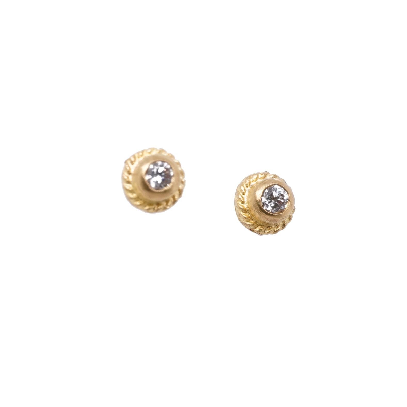 0.18 ct Diamond Circle Textured Stud Earrings, 24kt Solid Gold In New Condition For Sale In Bozeman, MT