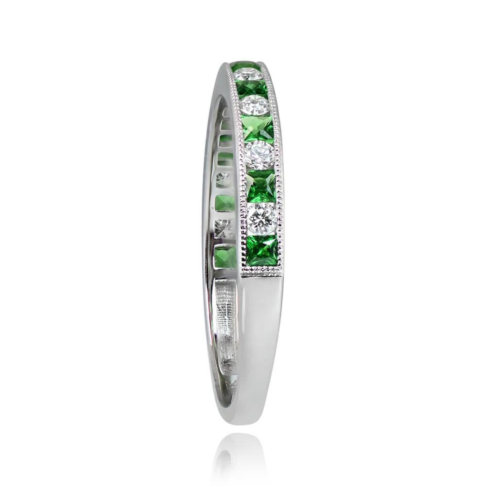 Art Deco 0.18ct Round Brilliant Cut Diamond & 0.33ct Square Cut Emerald Band Ring For Sale