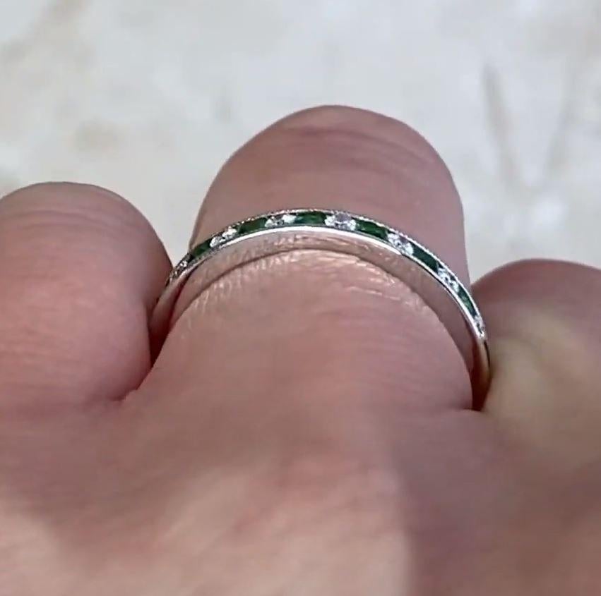0.18ct Round Brilliant Cut Diamond & 0.33ct Square Cut Emerald Band Ring For Sale 1