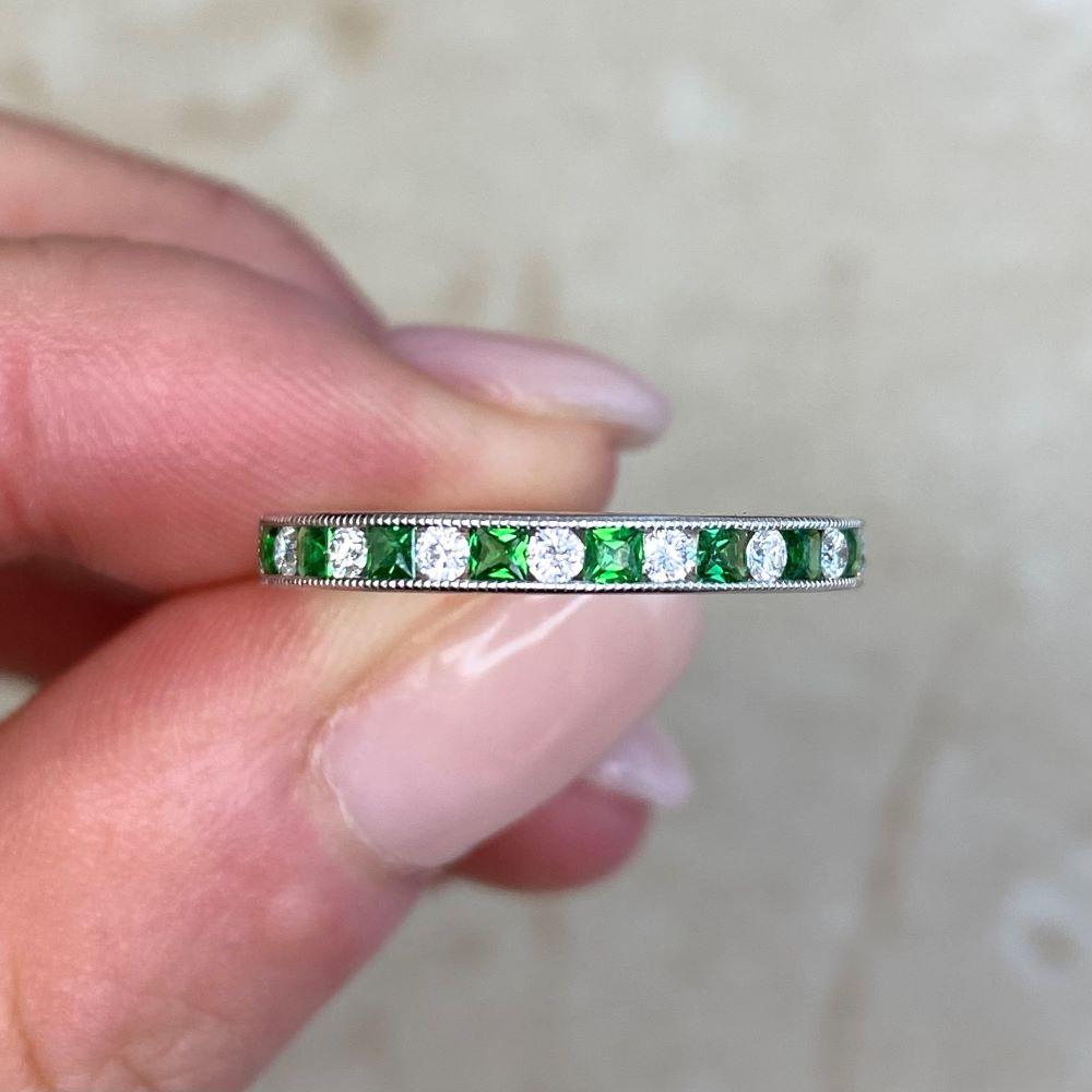 0.18ct Round Brilliant Cut Diamond & 0.33ct Square Cut Emerald Band Ring For Sale 3