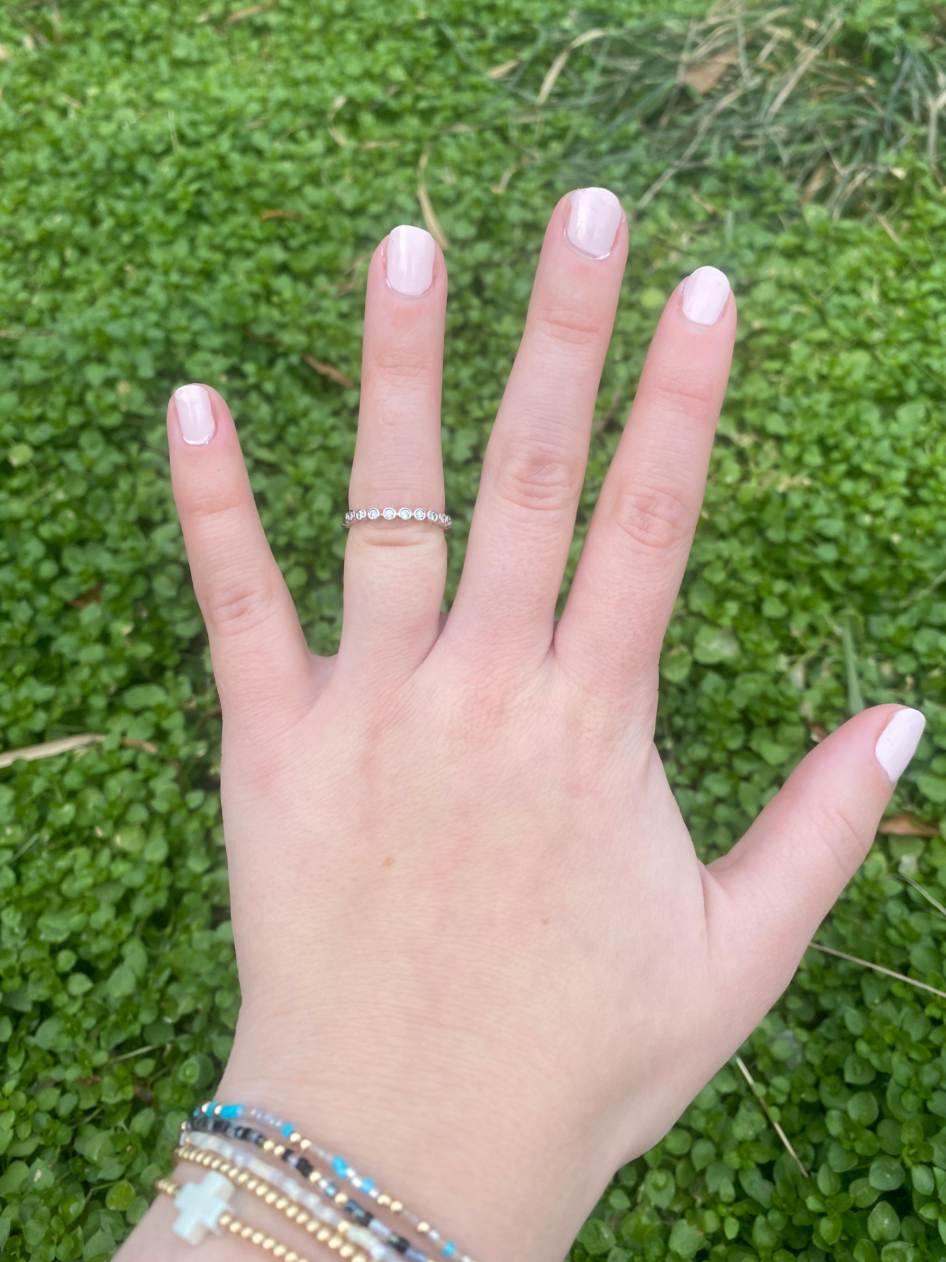 0,18 Karat Diamant Kreis-Ring, 14k Weißgold, Ring Größe 5,5 Damen im Angebot