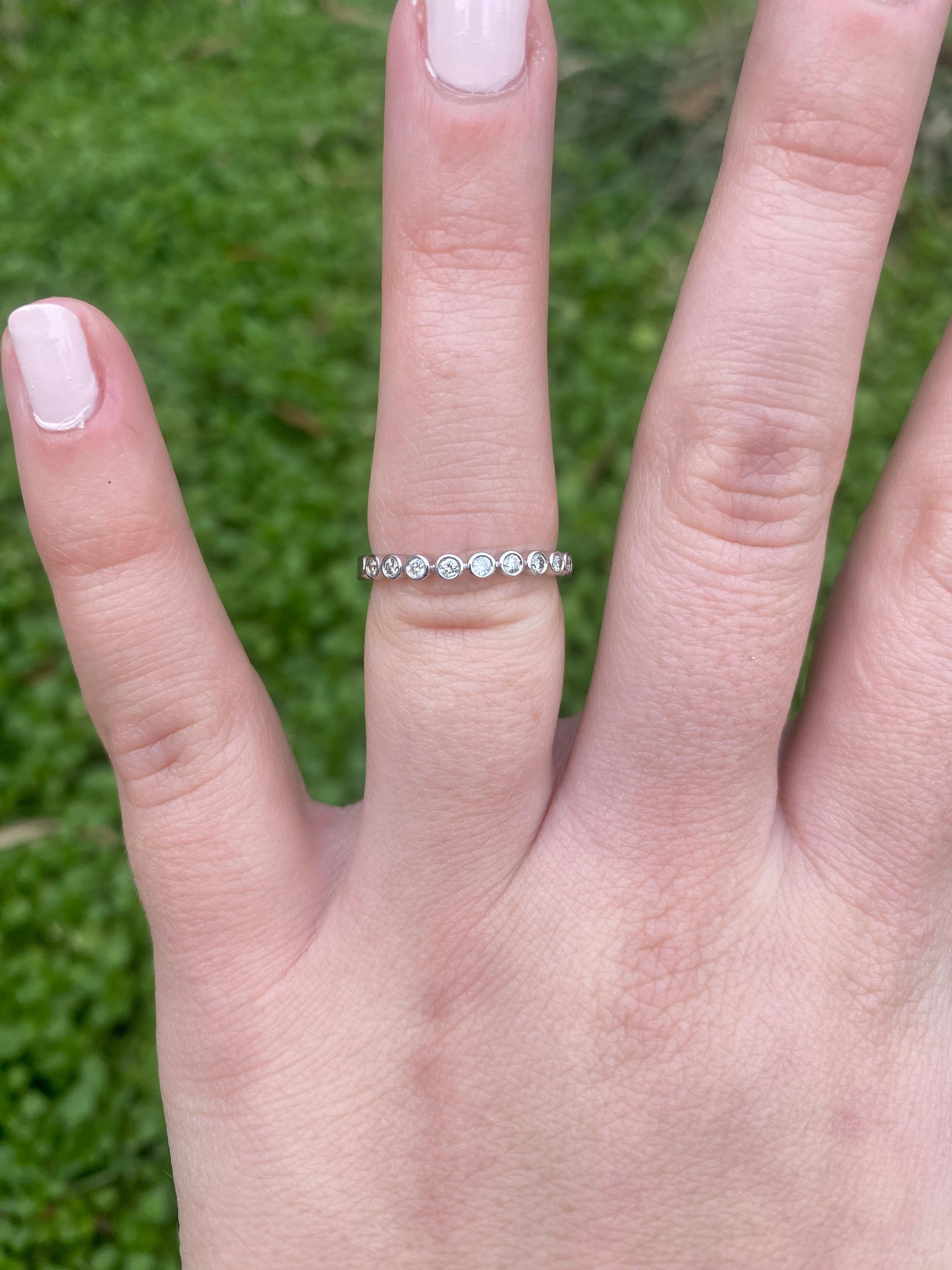 0.18ctw Diamond Circles Band Ring, 14k White Gold, Ring Size 5.5 For Sale 1