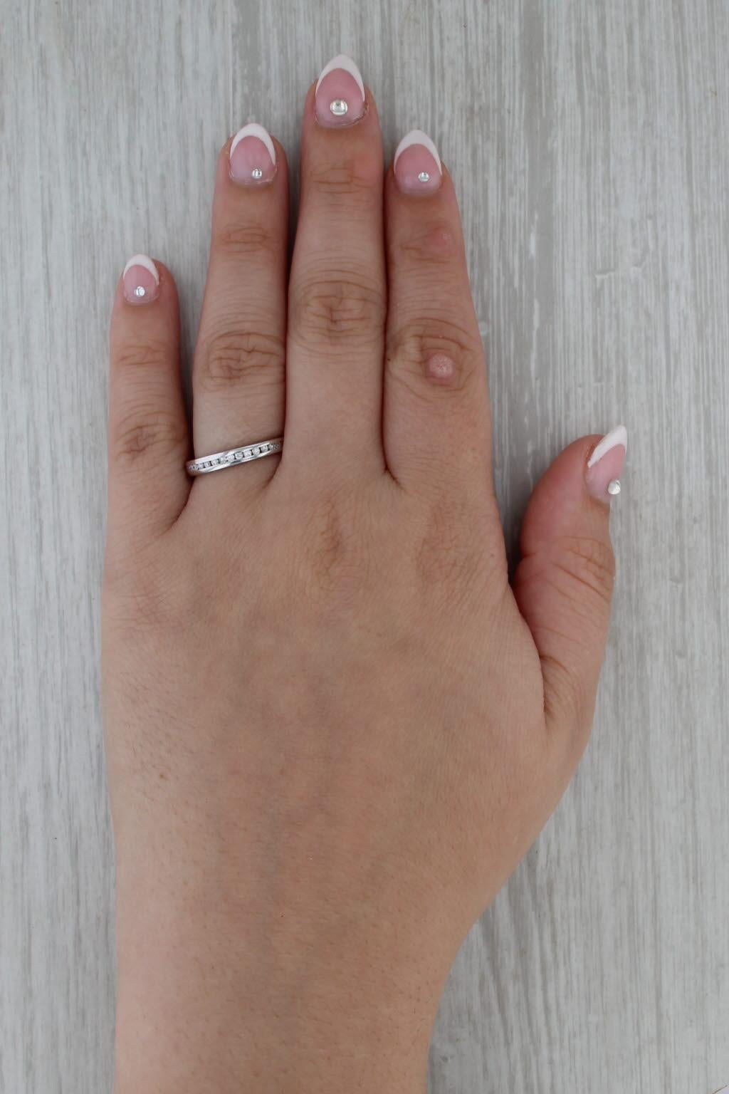 0,18ctw Diamond Wedding Band 14k Weißgold Größe 8 Stackable Jahrestag Ring im Angebot 3