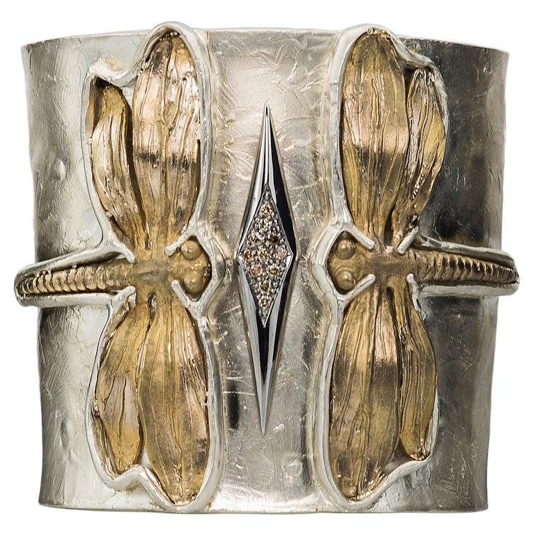0.18 Karat Diamonds 24 Karat Gold Plated Modern Silver Dragonfly Cuff Bracelet In New Condition For Sale In Rome, IT
