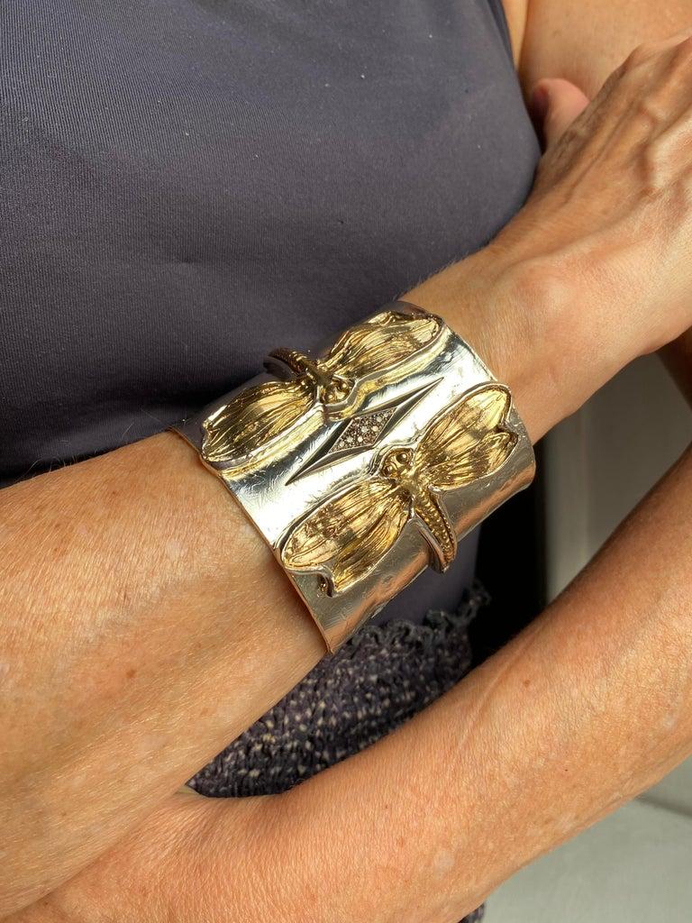 Bracelet manchette libellule moderne en argent plaqué or 24 carats avec diamants de 0,18 carat en vente 2