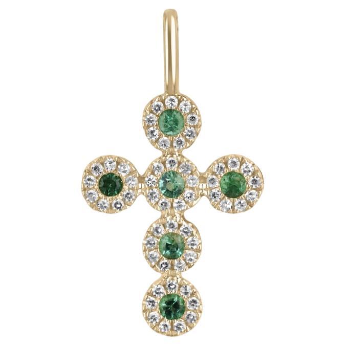Ciondolo a croce con smeraldo e diamante da 0,18 carati  Mini crocifisso impilabile in oro 14K