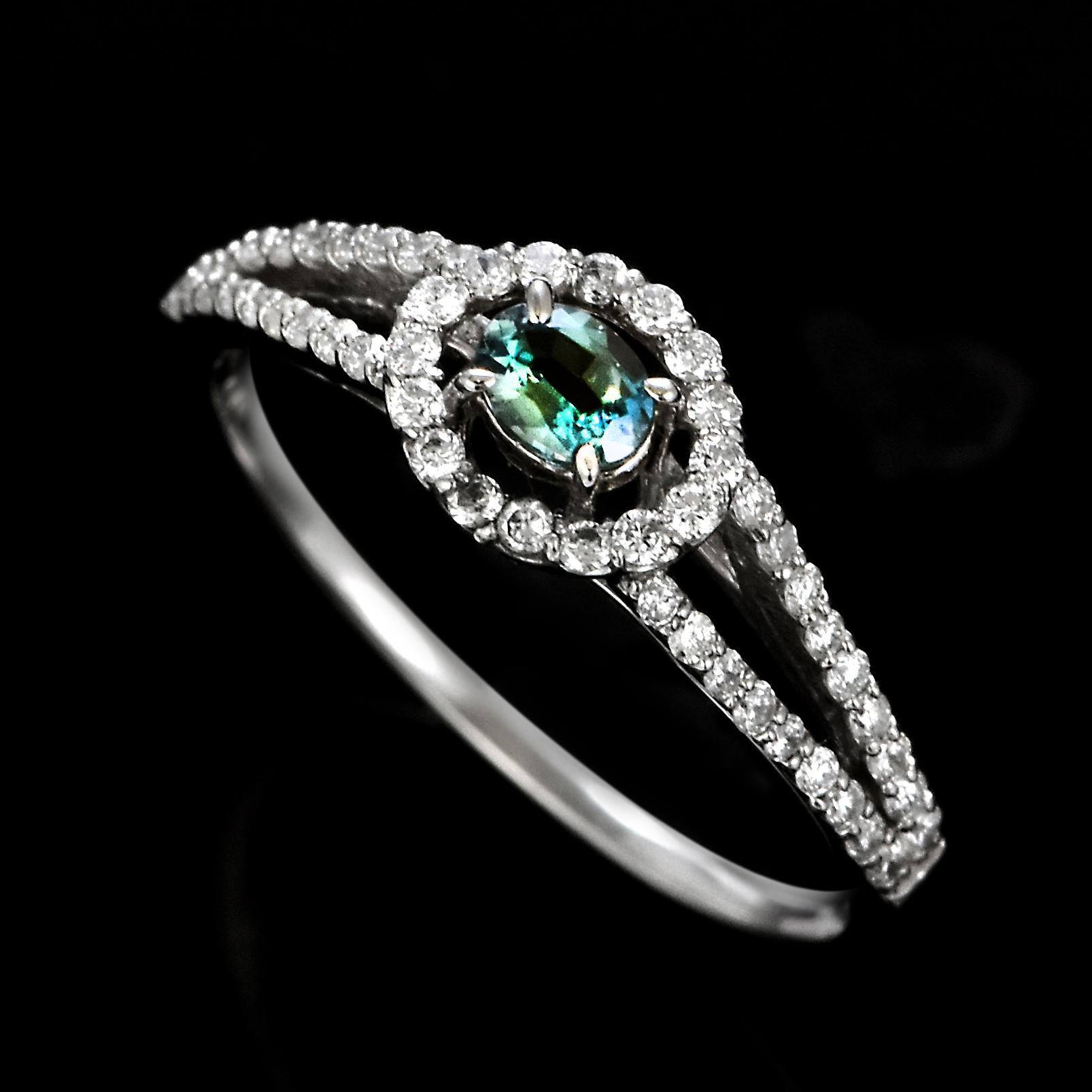 Anello con alessandrite brasiliana e diamante da 0,19 carati in platino In condizioni Nuovo in vendita a Tokyo, JP