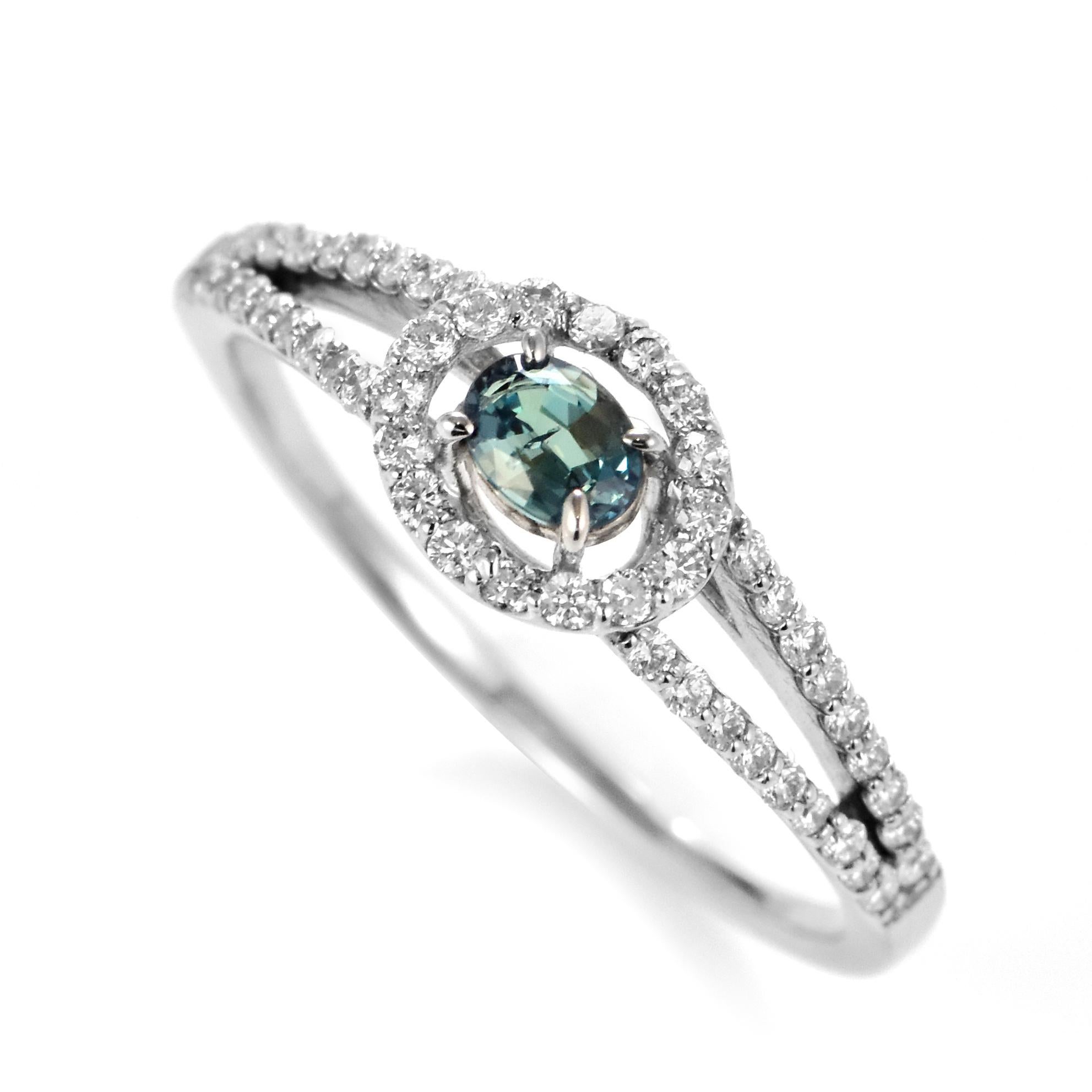 Anello con alessandrite brasiliana e diamante da 0,19 carati in platino in vendita 3