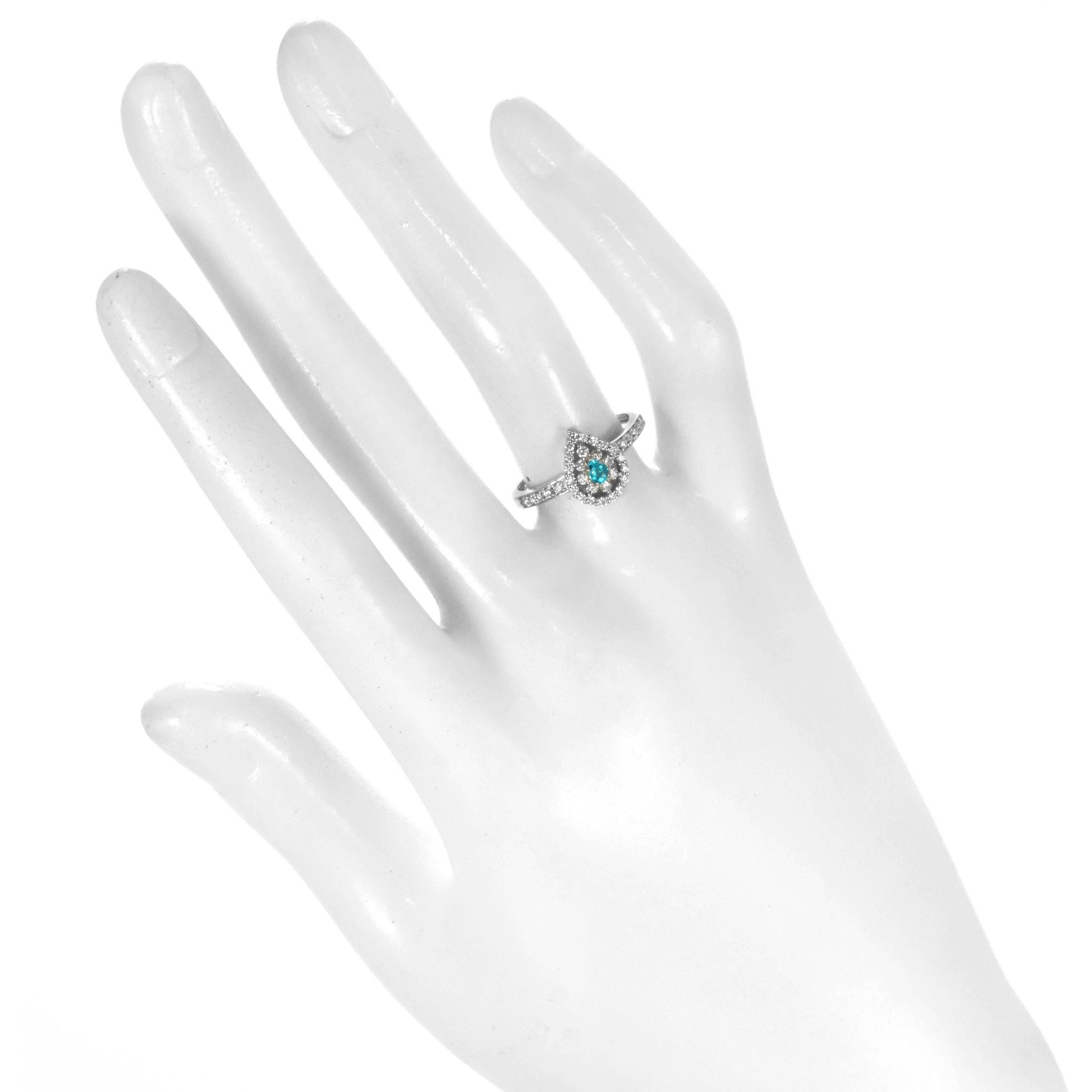 Anello con tormalina brasiliana Paraiba e diamanti da 0.19 carati con incastonatura in platino in vendita 4