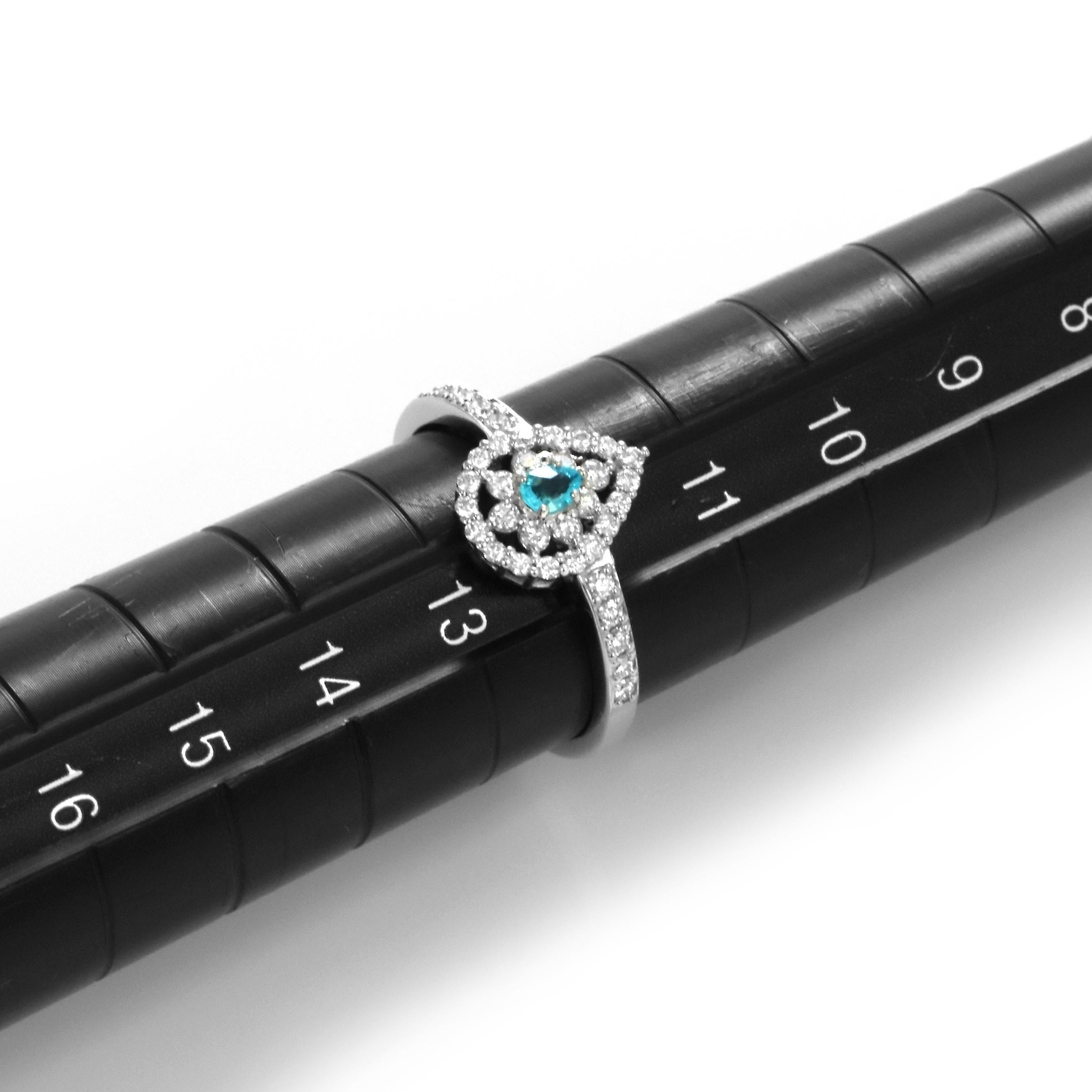 Anello con tormalina brasiliana Paraiba e diamanti da 0.19 carati con incastonatura in platino in vendita 5