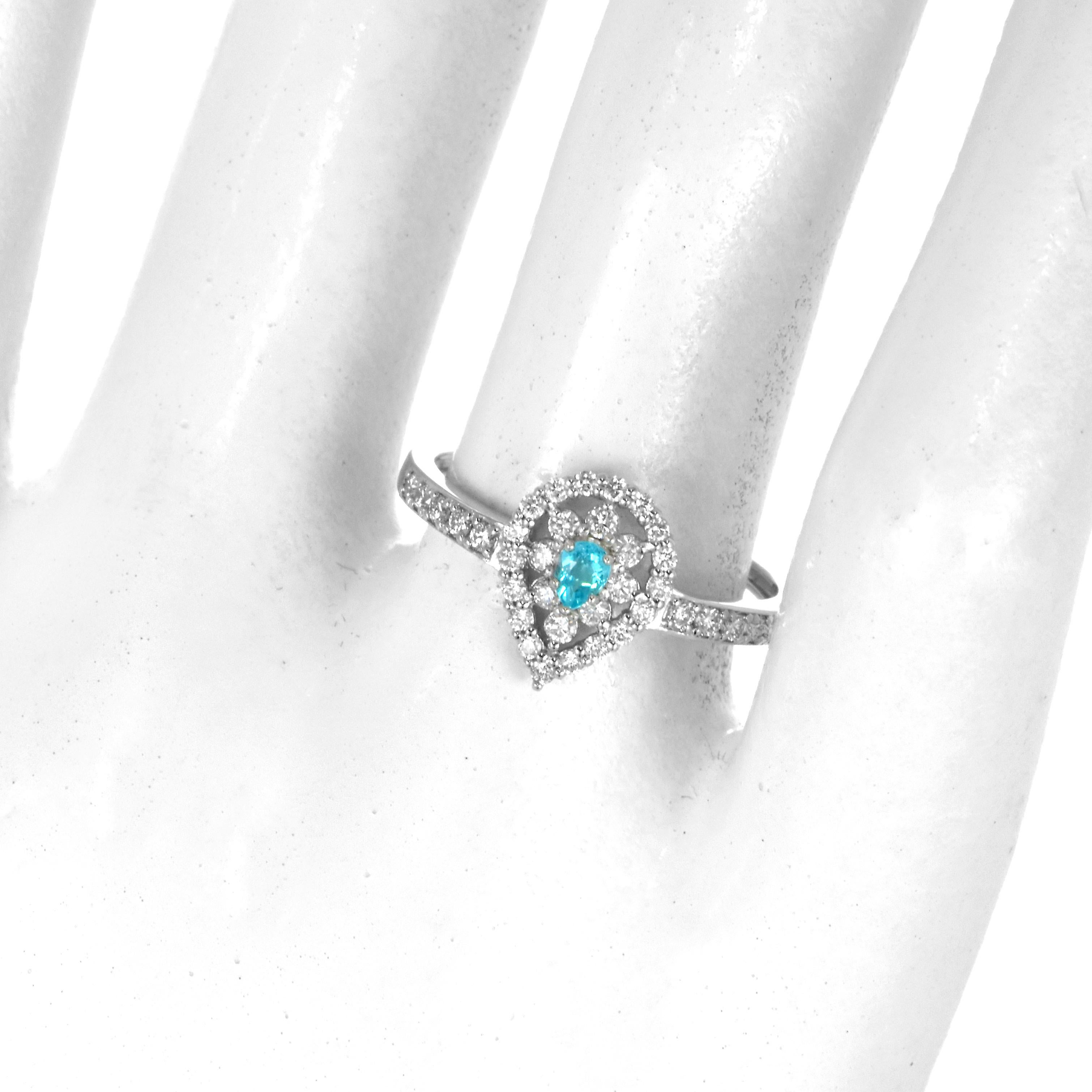 Anello con tormalina brasiliana Paraiba e diamanti da 0.19 carati con incastonatura in platino in vendita 3