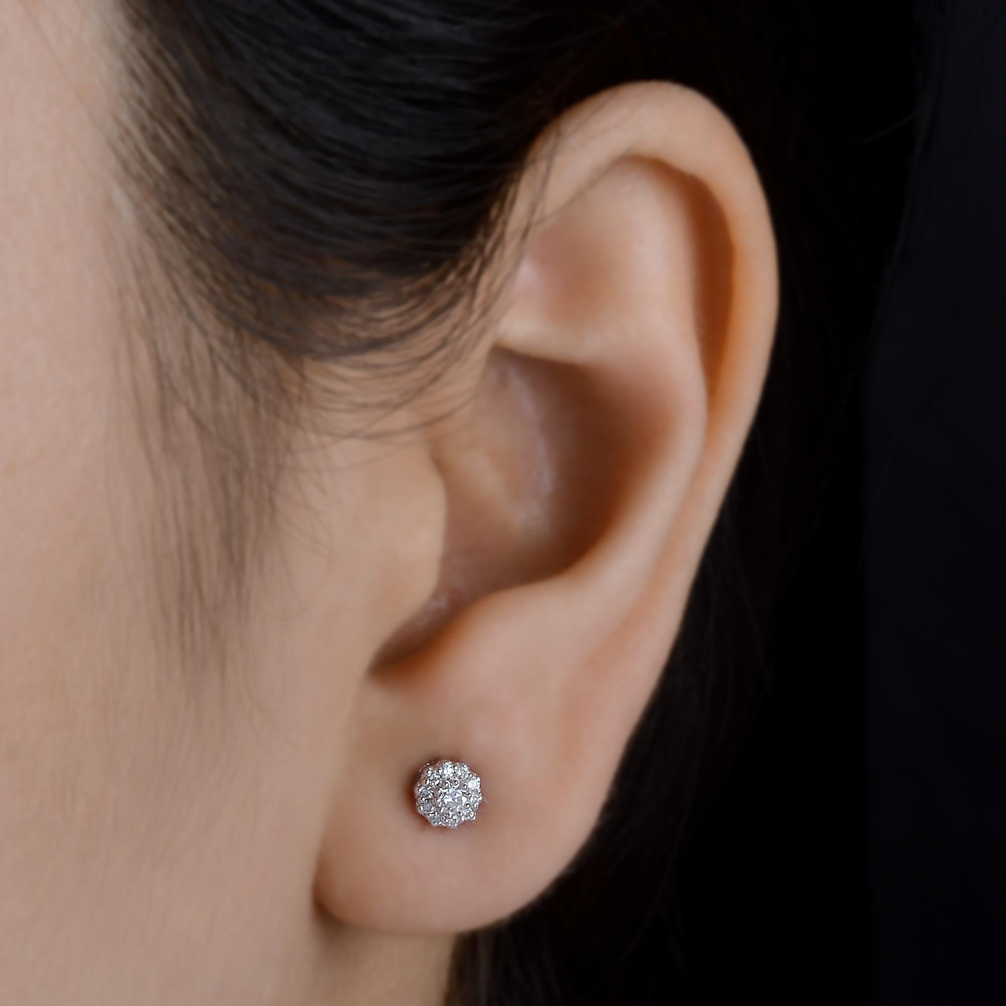 Moderne Clous d'oreilles en or blanc 14 carats avec diamants ronds 0,19 carat, fabrication artisanale en vente
