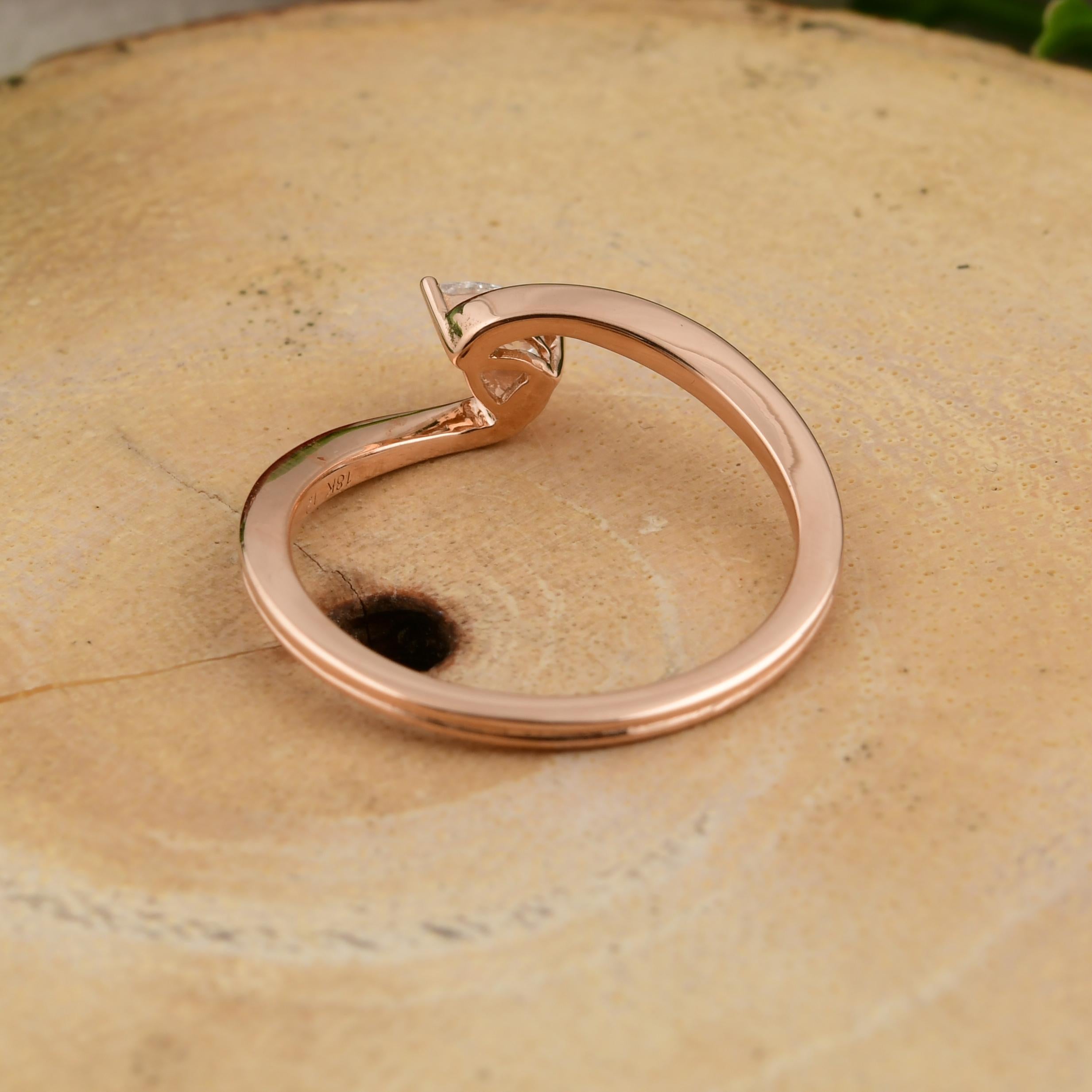 0.19 Carat SI Clarity HI Color Solitaire Pear Diamond Ring 18 Karat Rose Gold In New Condition For Sale In Diera, Dubai
