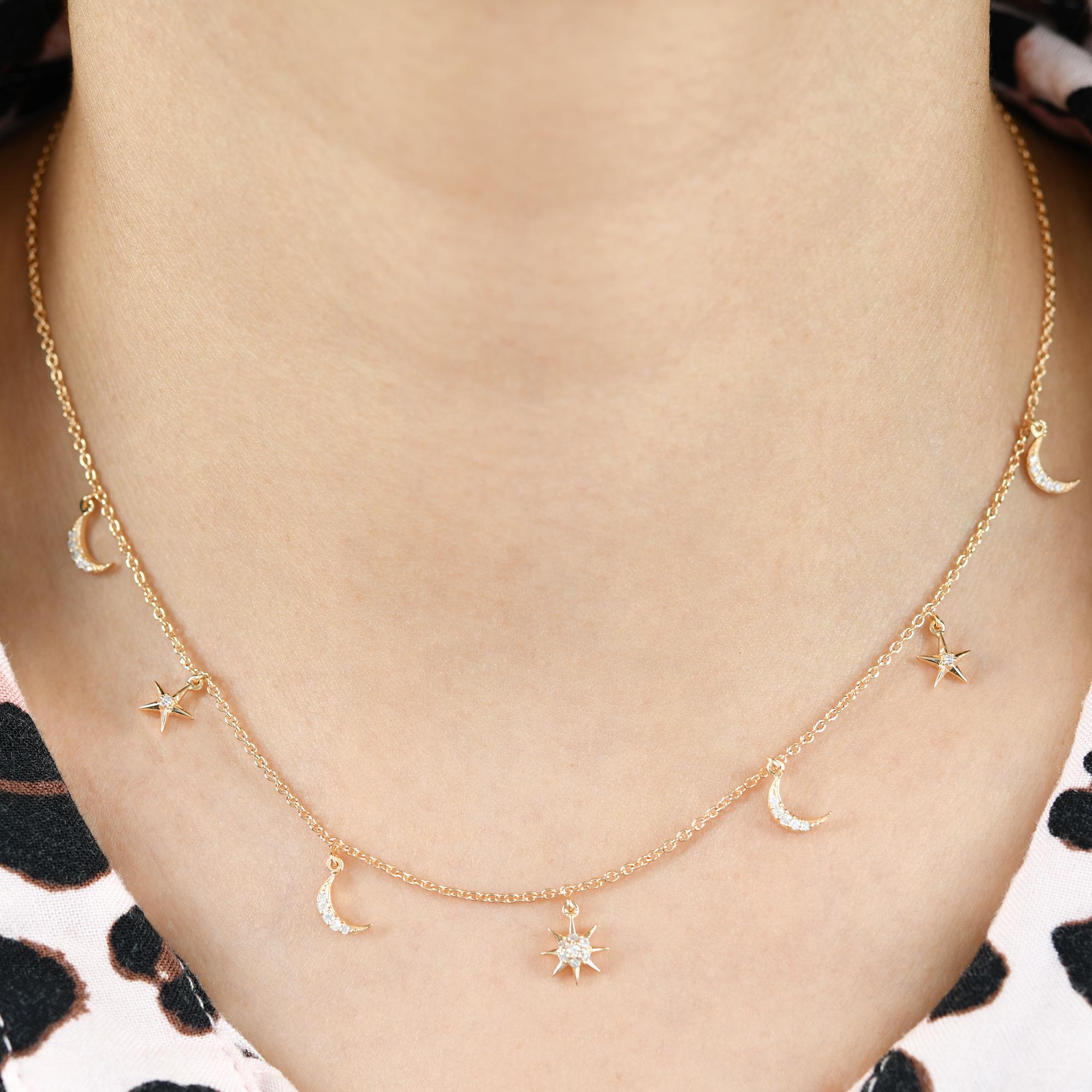 0,19 Karat SI/HI Diamant Mond & Starburst Charme Halskette 18 Karat Gelbgold (Rundschliff) im Angebot