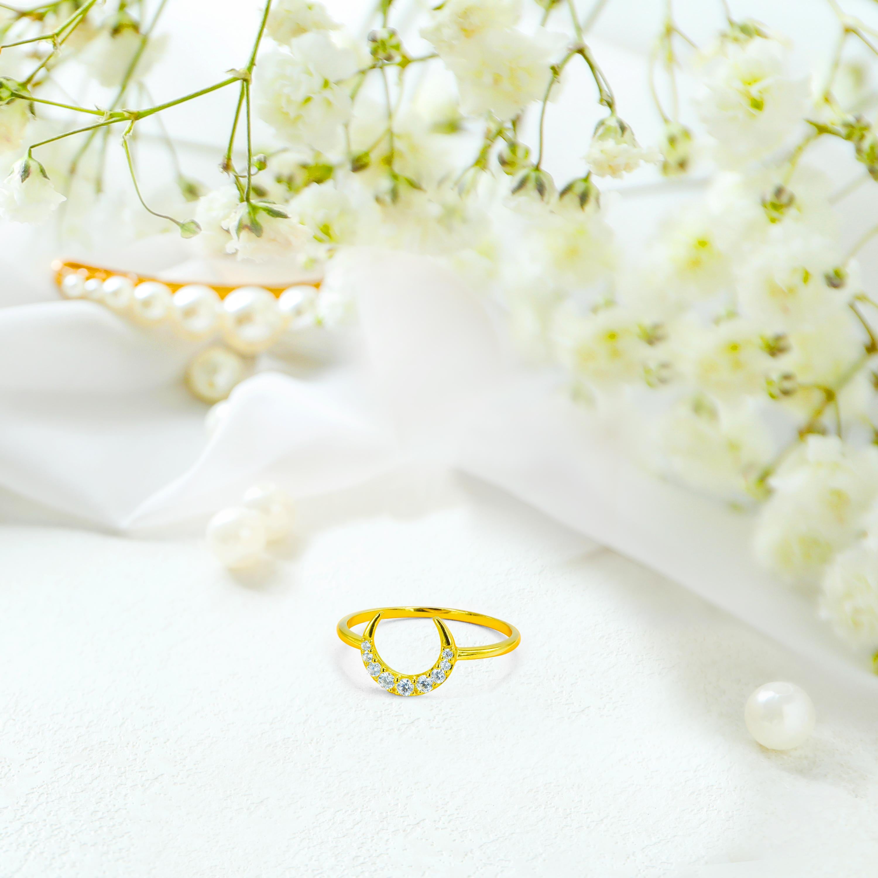 For Sale:  0.19 Ct Diamond Crescent Moon Ring in 14K Gold 6