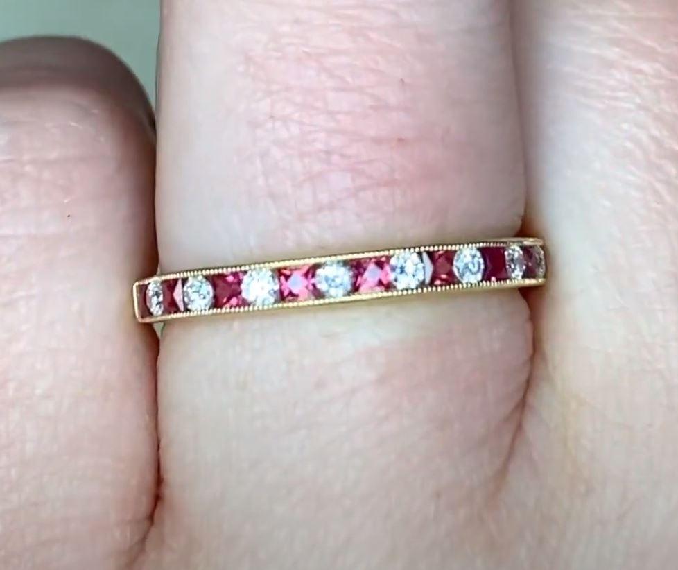 Round Cut 0.19ct Diamond & 0.30ct Ruby Band Ring, 18k Yellow Gold For Sale