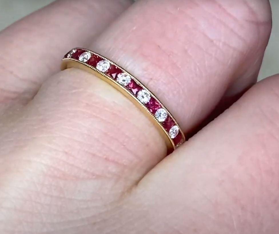 Women's 0.19ct Diamond & 0.30ct Ruby Band Ring, 18k Yellow Gold For Sale