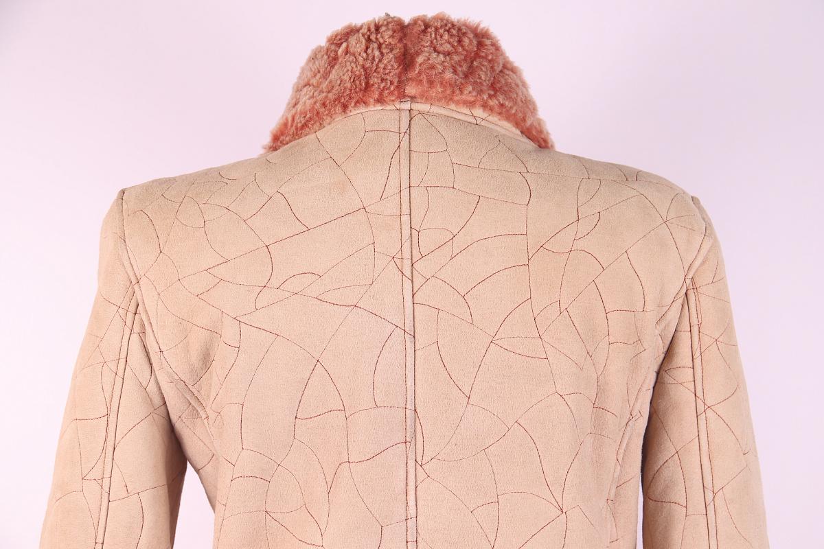 01A CHANEL  2001 Fall sheepskin coat For Sale 5