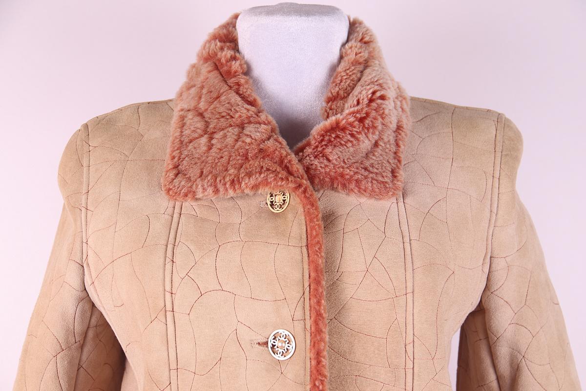 01A CHANEL  2001 Fall sheepskin coat For Sale 8