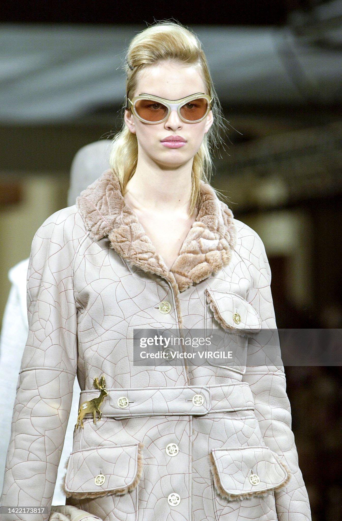 01A CHANEL  2001 Fall sheepskin coat For Sale 2