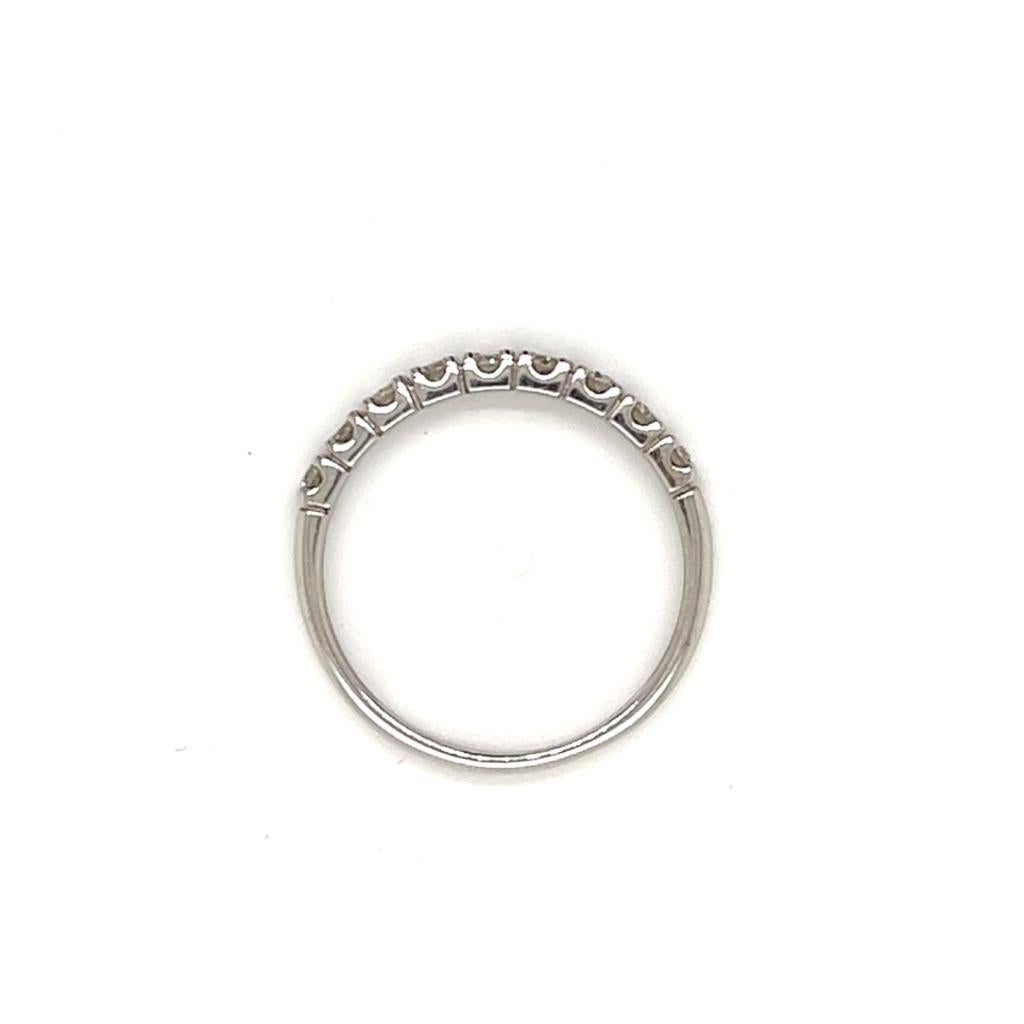 0,2 Karat Runder Brillant-Diamant-Halb-Ewigkeitsring aus 18 Karat Weißgold (Rundschliff) im Angebot