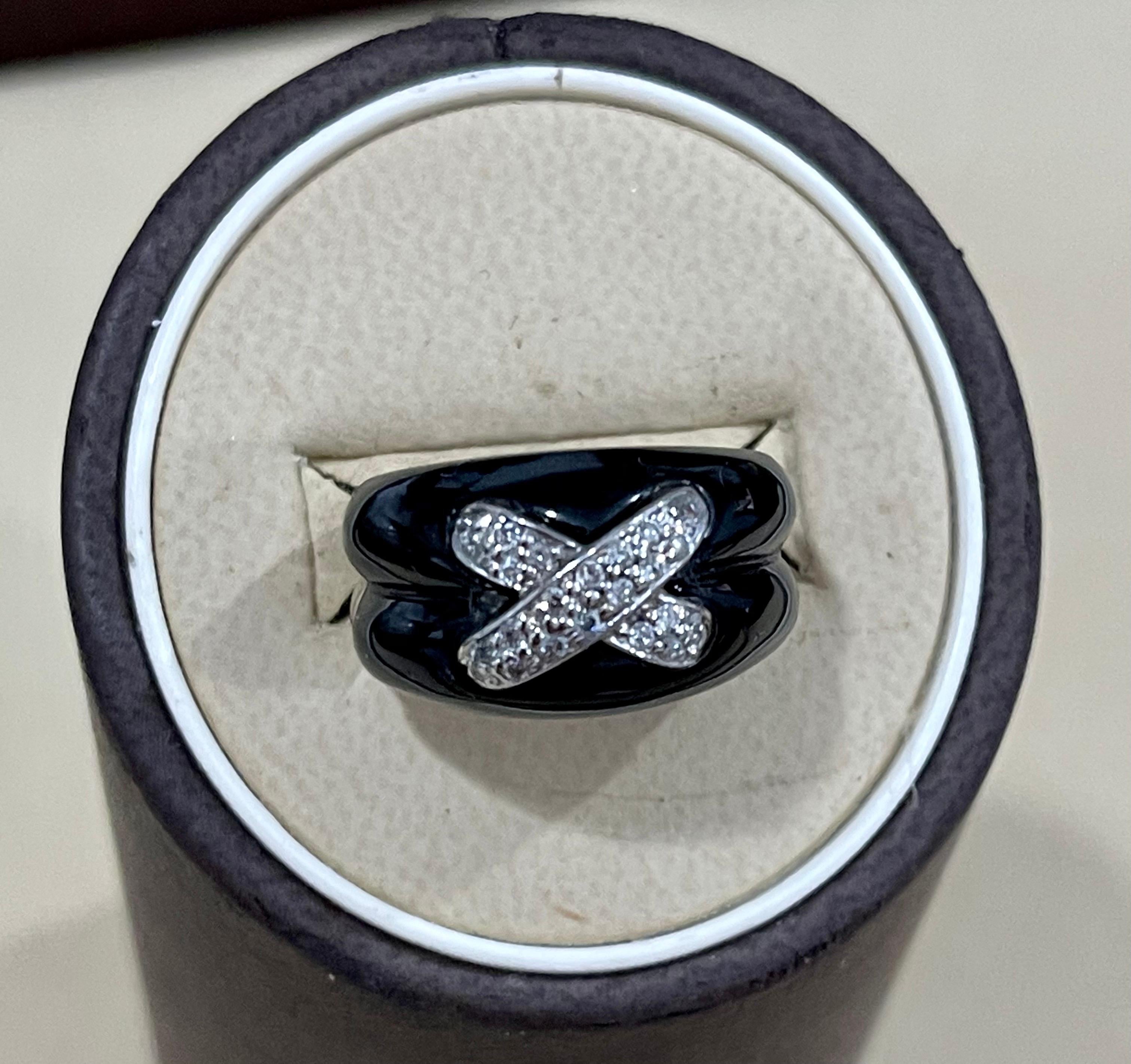 Approximately 0.2 Carat White Diamond and Black Onyx  Ring 18 Karat White Gold size 5 &1/2
18 K gold 9.3 Grams,
Stamped  for 18 K gold 
This is a Engagement band  from our premium wedding collection.
Ring size is 5 & 1/2 and can be altered to any