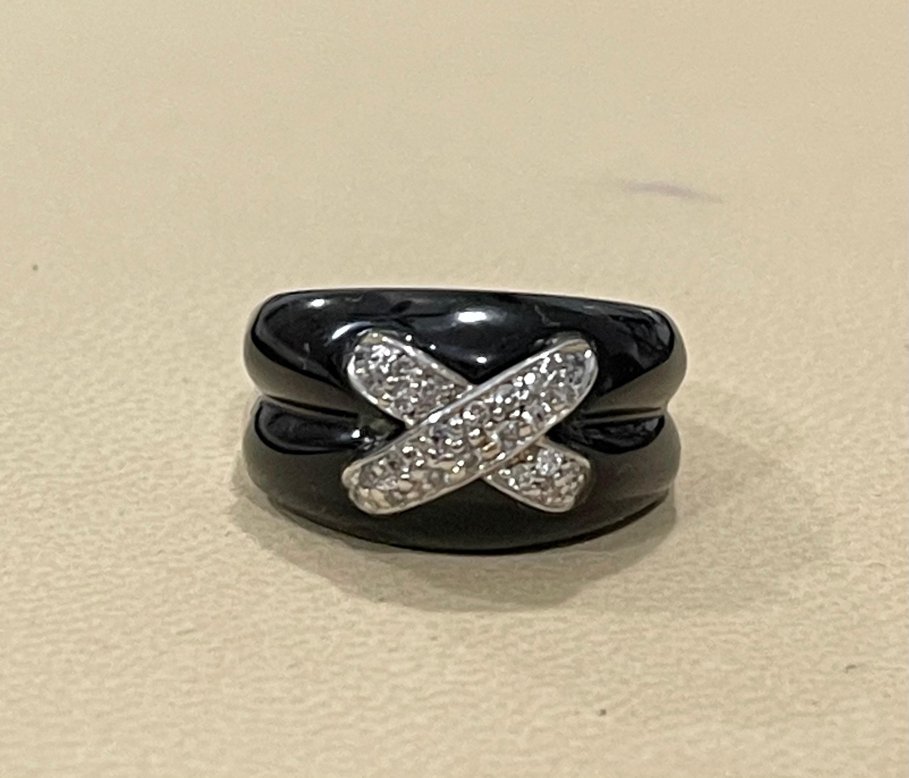 0.2 Carat White Diamond and Black Onyx XO Ring 18 Karat White Gold In Excellent Condition For Sale In New York, NY