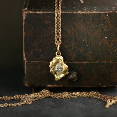 Collier à pendentif délicat en or 18k et diamant jaune Marquise de 0,2 ct