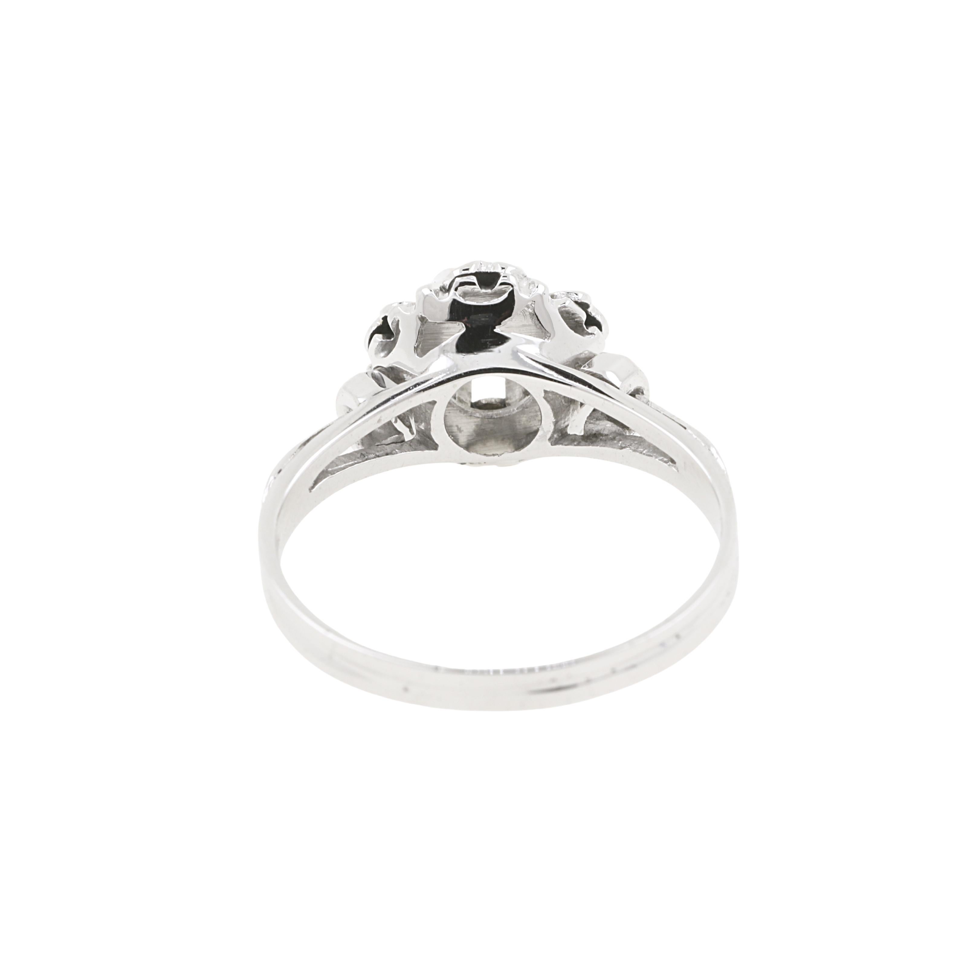 Round Cut 0.20 Carat Diamond Engagement Ring on 18 Karat White Gold For Sale