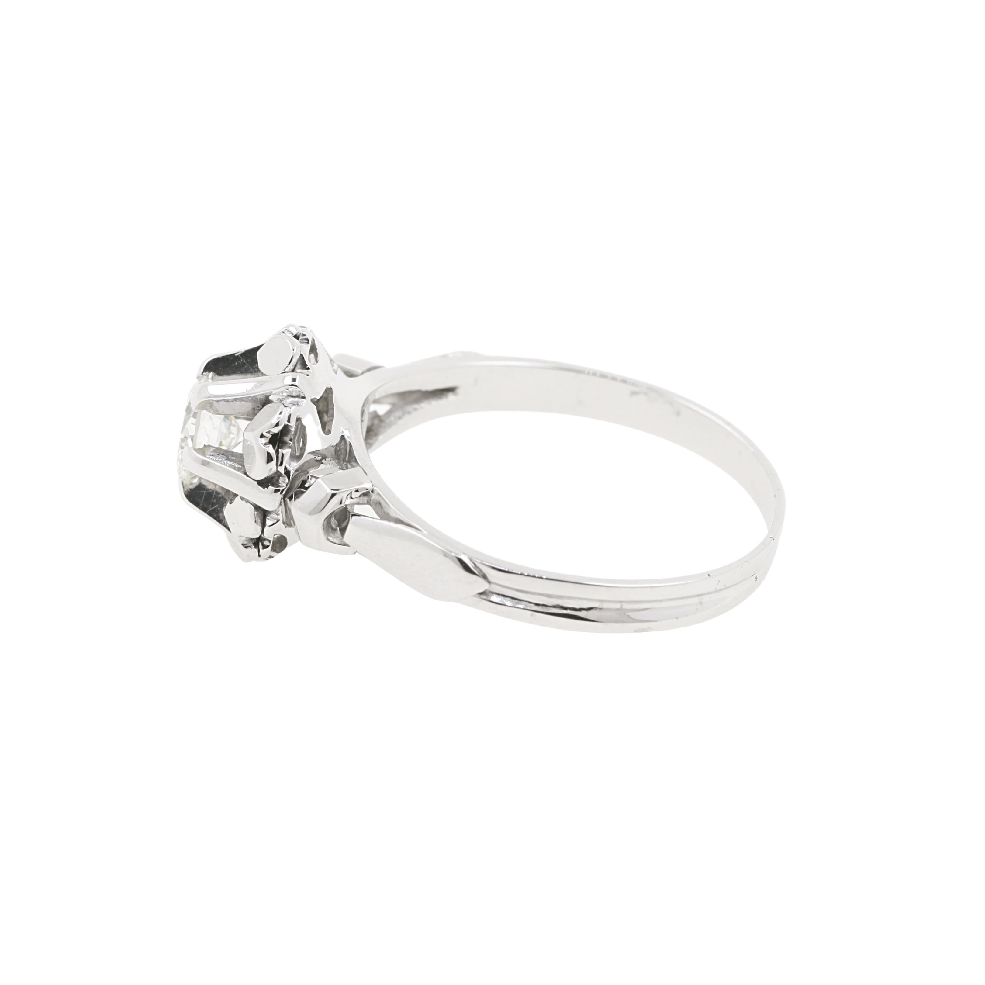 Women's 0.20 Carat Diamond Engagement Ring on 18 Karat White Gold For Sale