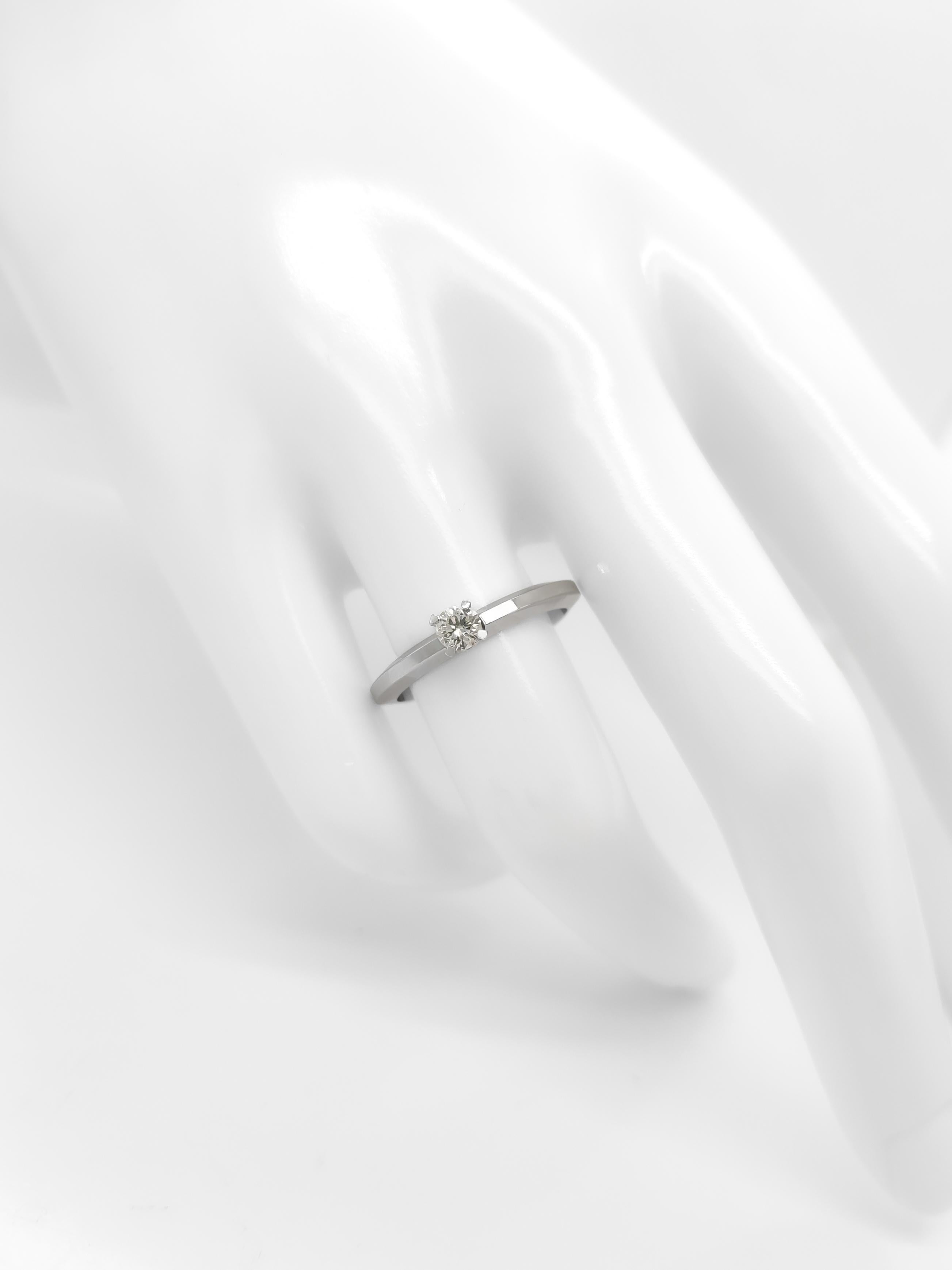 NO RESERVE Bague de fiançailles solitaire en or blanc 14 carats avec diamant rond de 0,20 carat Neuf - En vente à Ramat Gan, IL