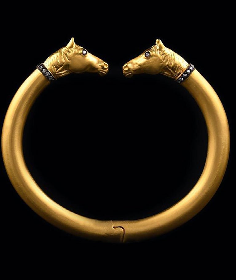 Round Cut 0.20 Carat Diamonds Horse Cuff Bangle Bracelet w/ Hinge by Kurtulan Jewellery For Sale