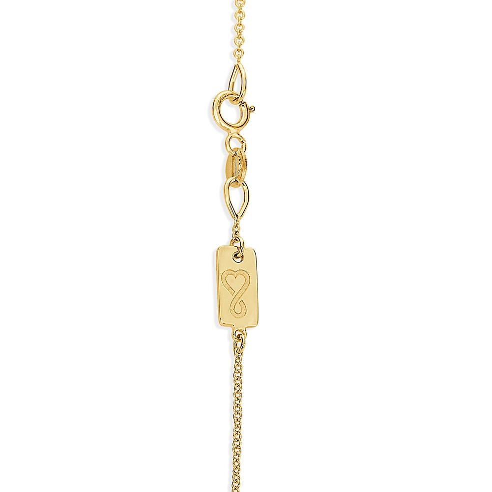 Réalisé à la main en or jaune 18 carats, ce magnifique pendentif en diamant met en valeur un exquis diamant central de 0,20 ct en forme de poire, classé F, VS2. Vraiment parfait pour être porté tous les jours !
